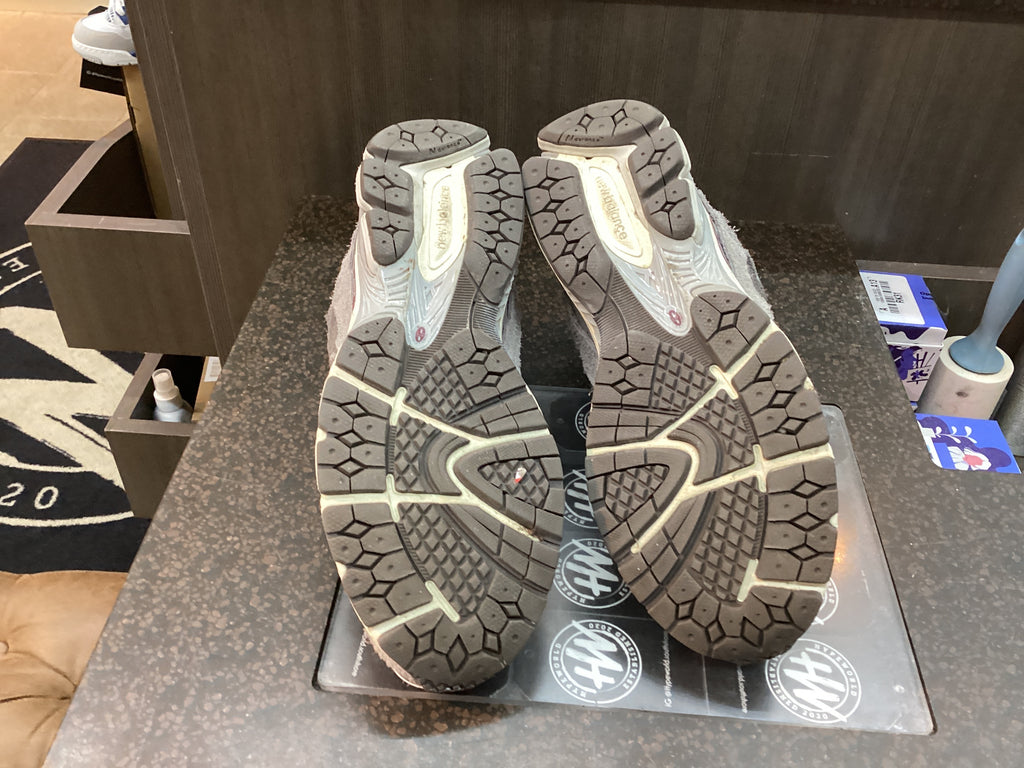 New Balance 2002R “Lunar New Year Dusty Lilac” Pre Owned Size 9.5