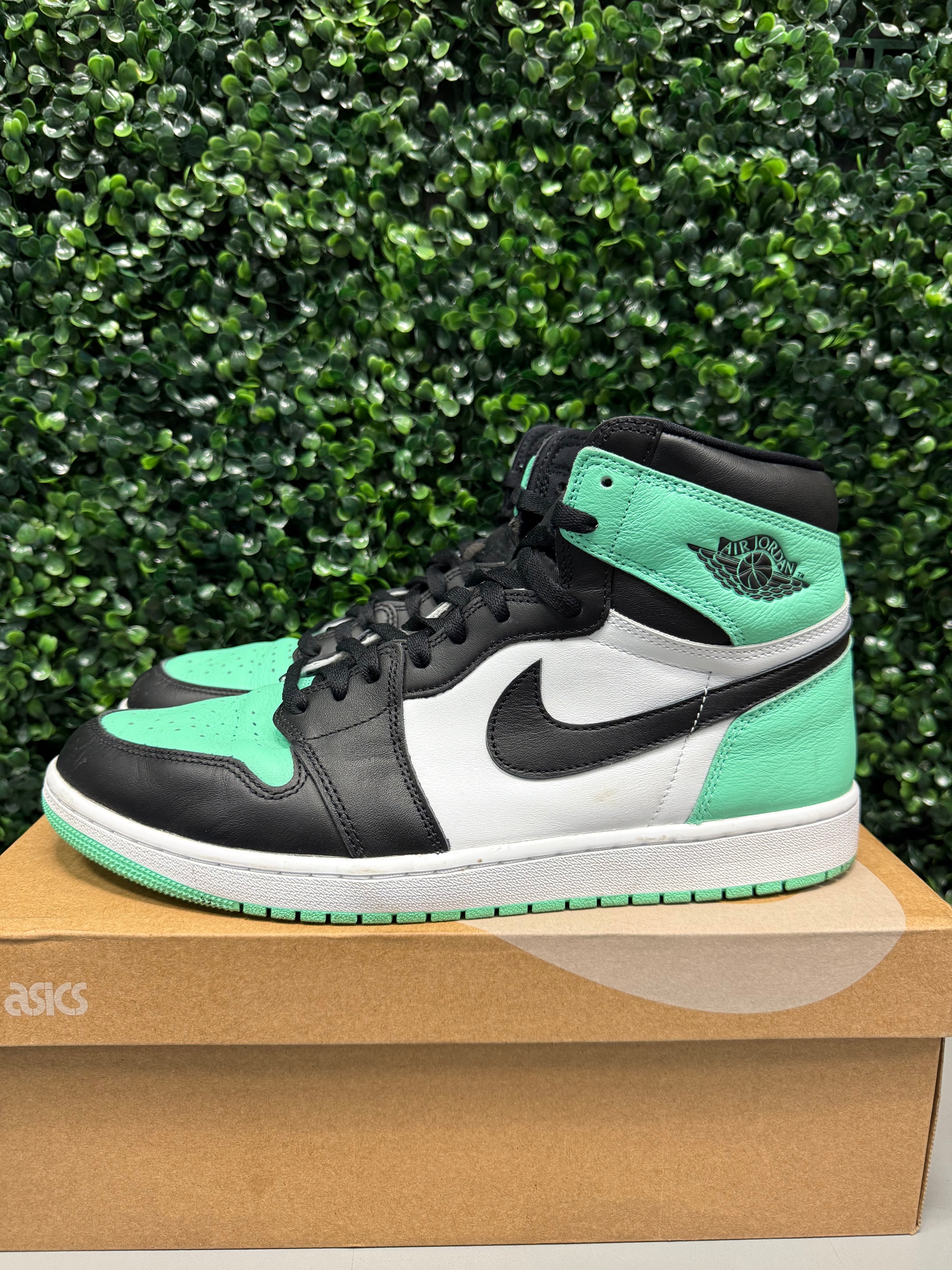 Jordan 1 High "Green Glow" Size 13 Preowned