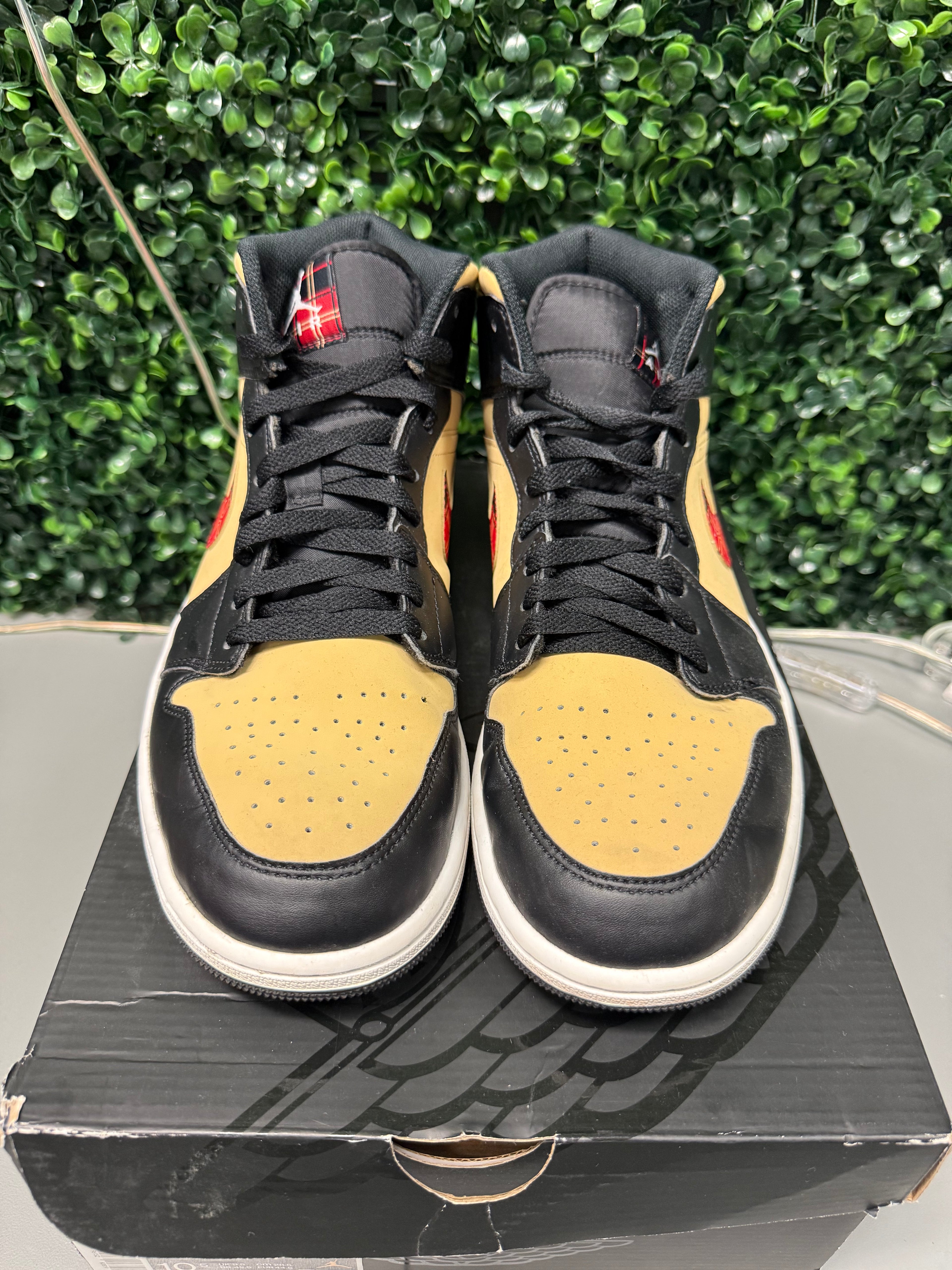 Jordan 1 Mid "Tartan Swoosh" Size 10.5 Preowned