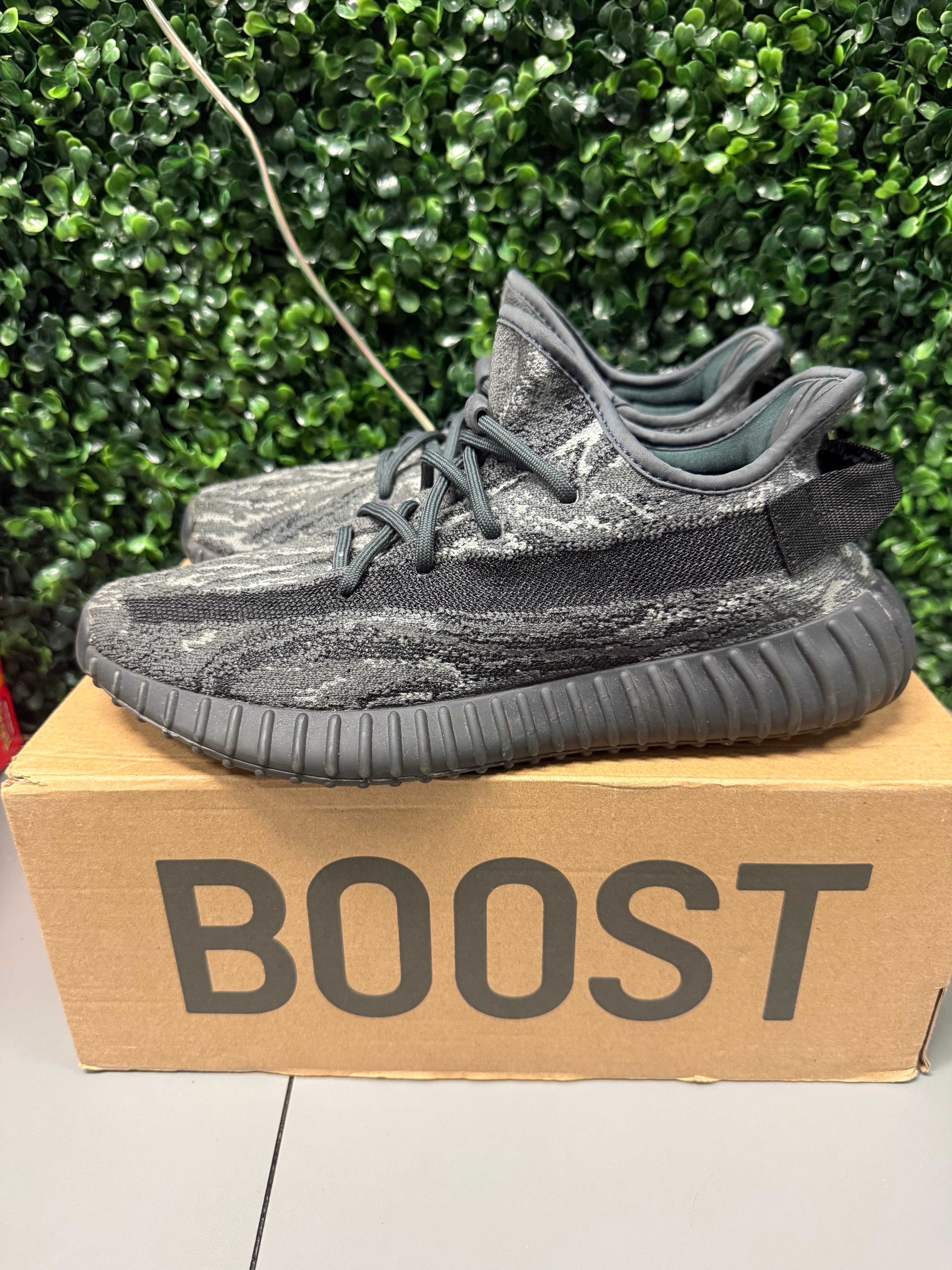 Adidas Yeezy Boost 350 V2 "MX Dark Salt" Size 8.5 Preowned
