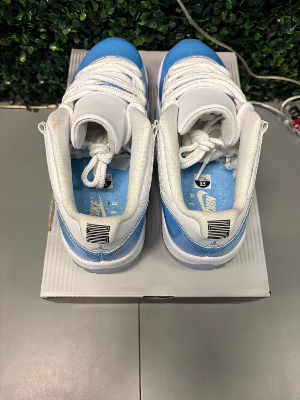 Jordan 11 Retro Low "University Blue" Size 9.5 Preowned