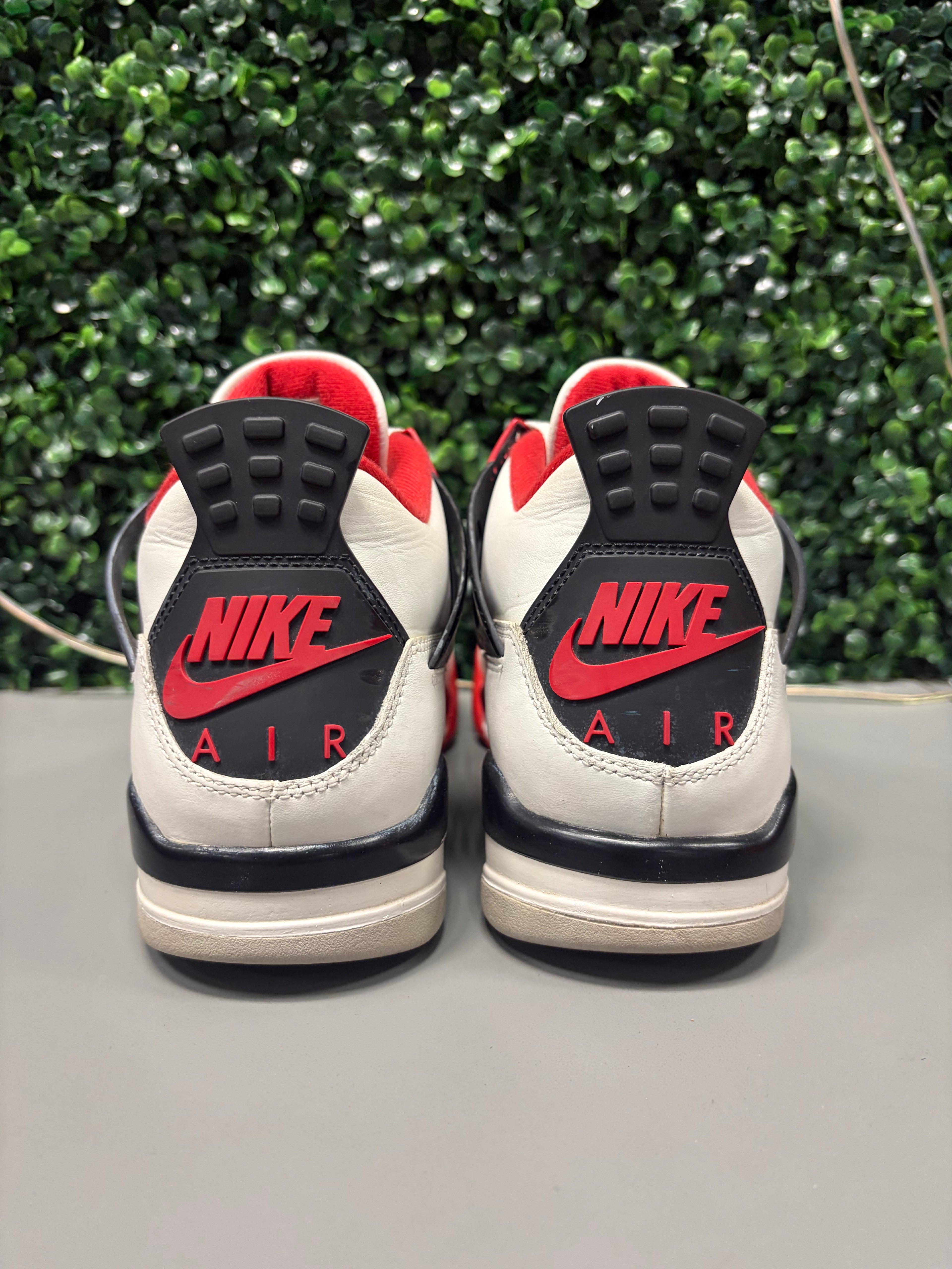 Jordan 4 Retro "Fire Red" Size 10.5 Preowned (NO BOX)