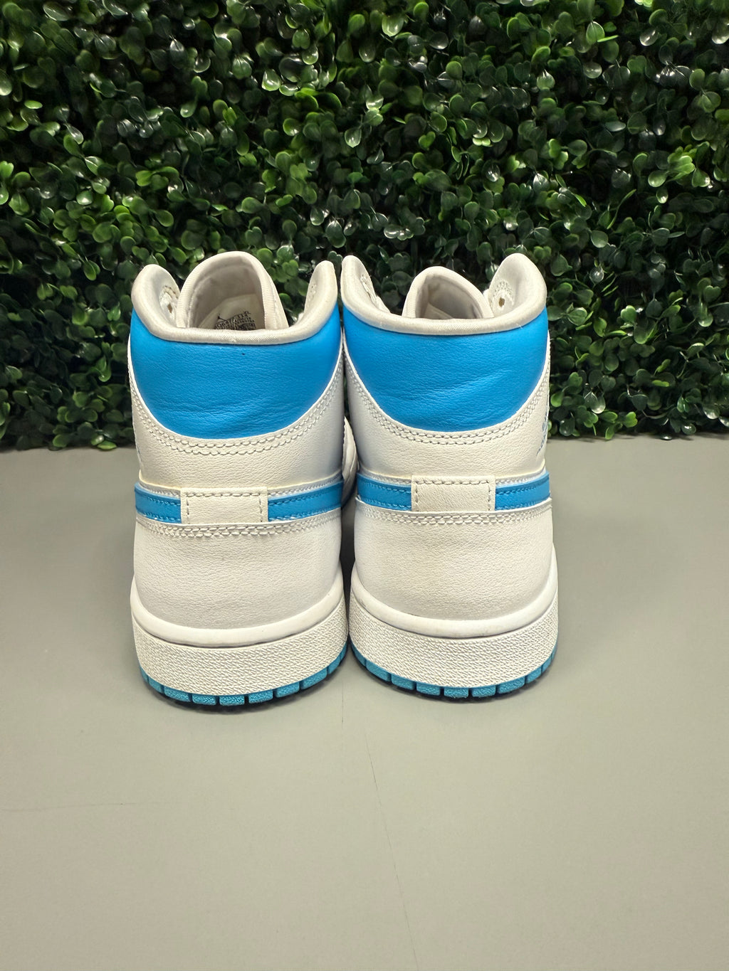 Jordan 1 Mid “UNC” Size 8.5W / 7Y Preowned