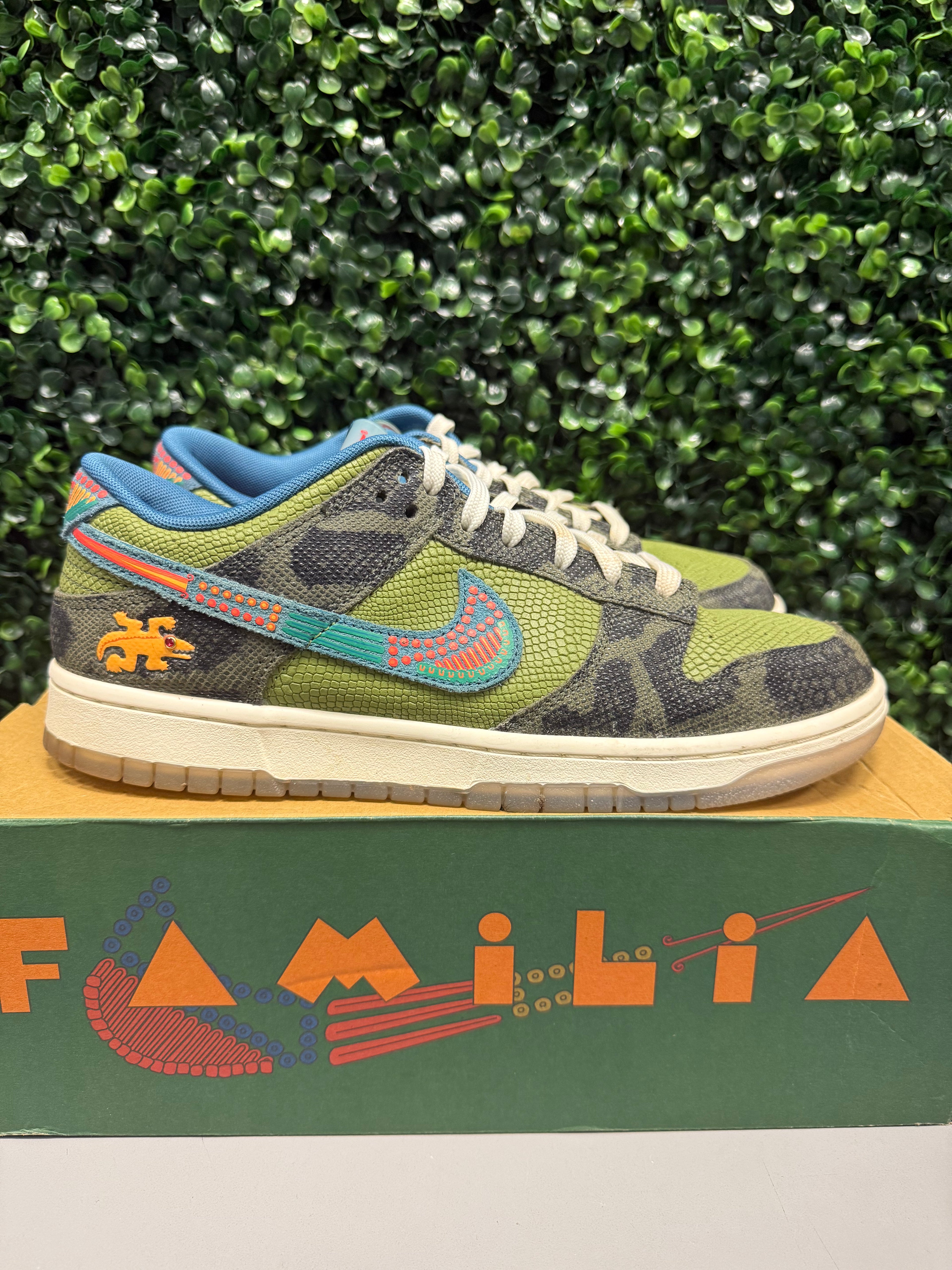 Nike Dunk Low "Siempre Familia" Size 9.5 Preowned