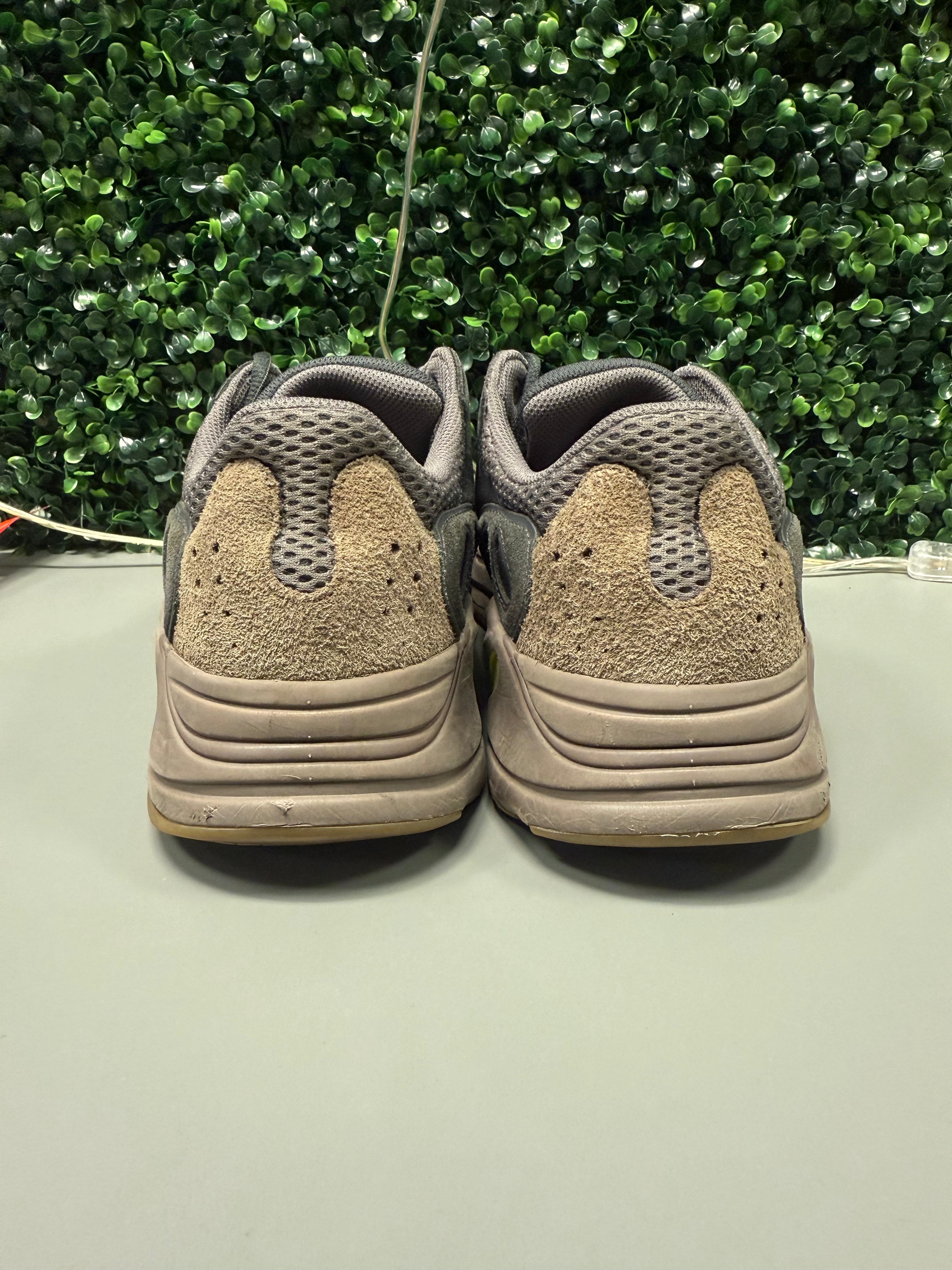 Yeezy 700 V3 "Mauve" Size 12 Preowned