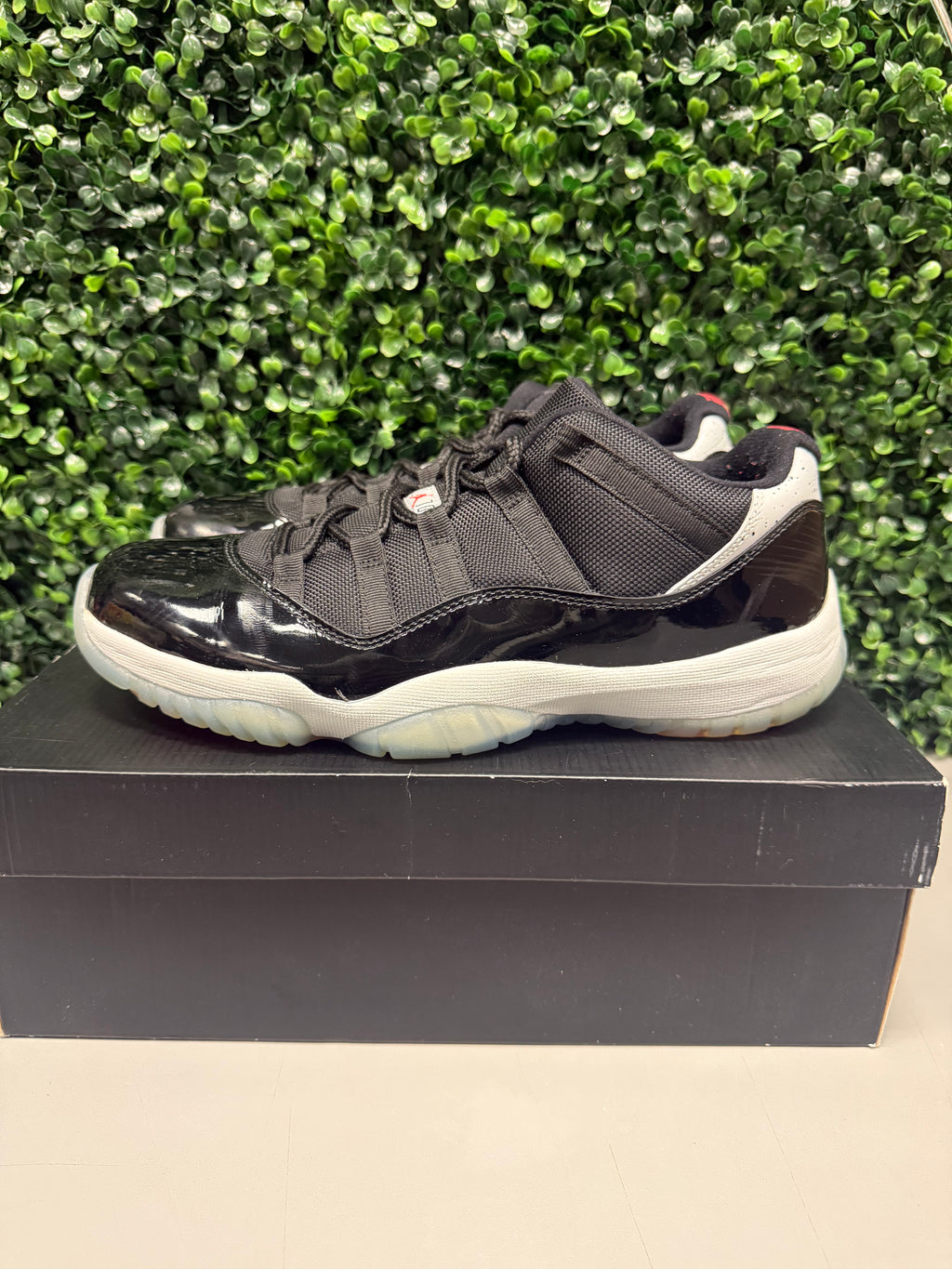 Jordan 11 Low "Infrared" Size 10 Preowned