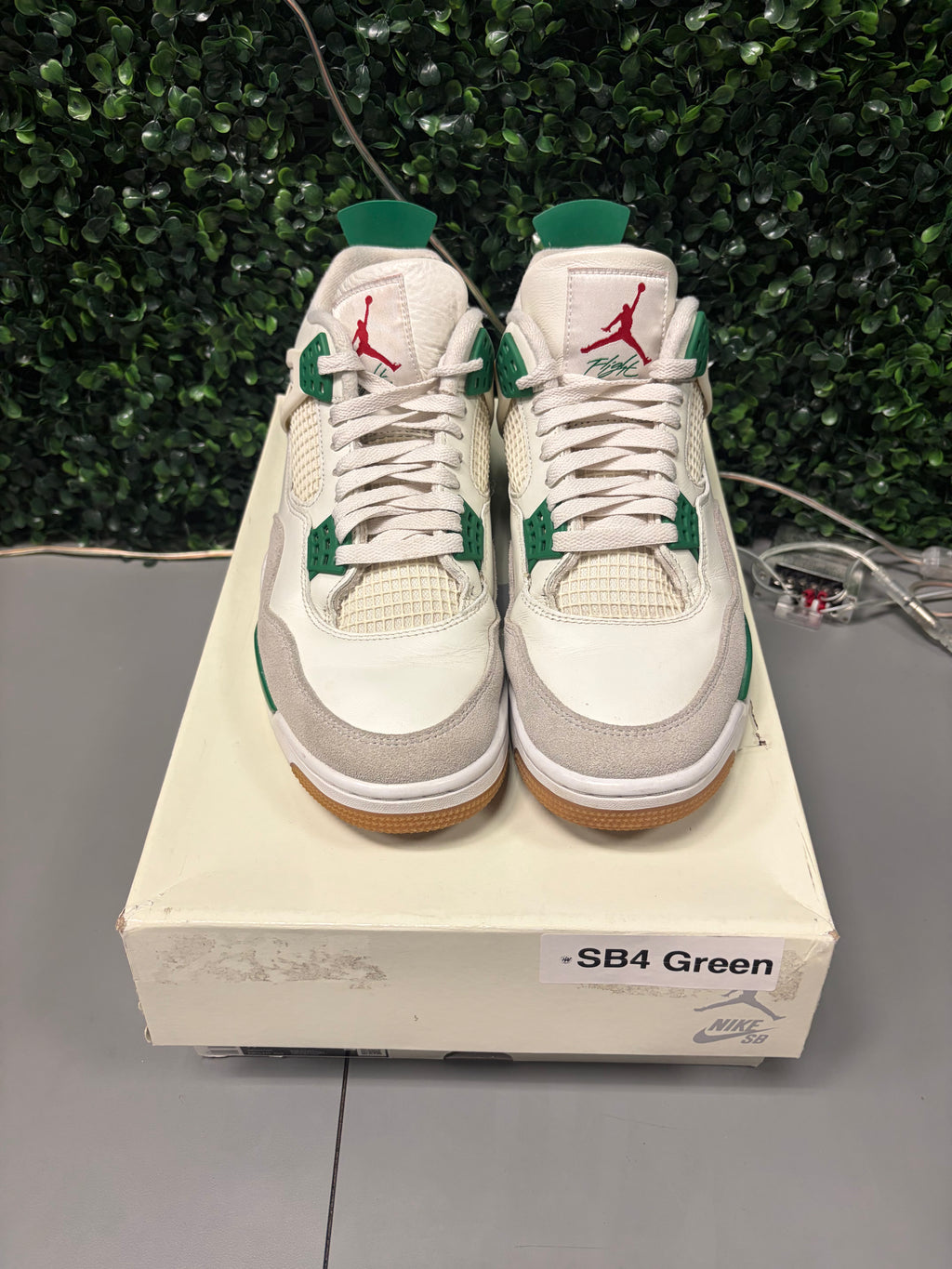 Jordan 4 SB "Pine Green" Size 9.5 Preowned