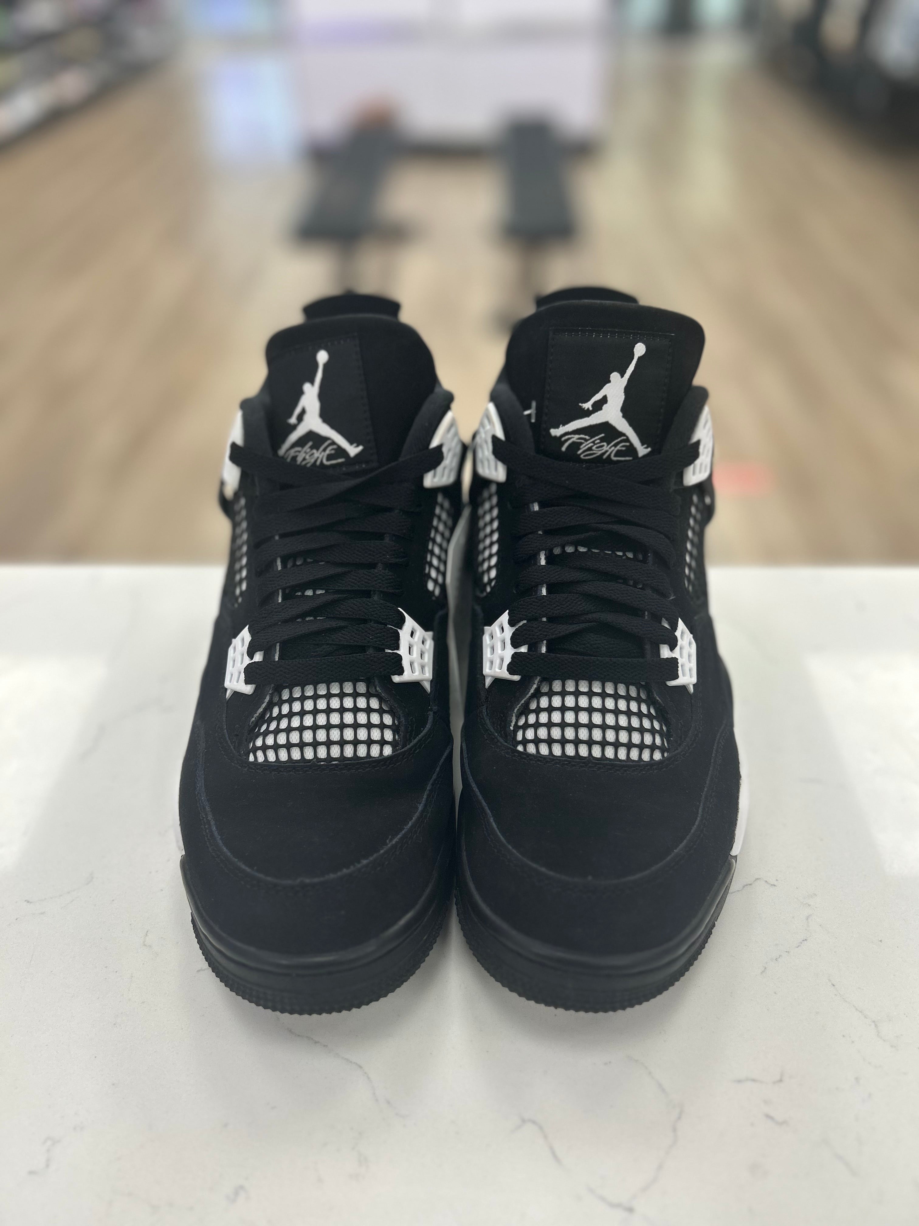 Jordan 4 Retro “White Thunder” Preowned Size 10M