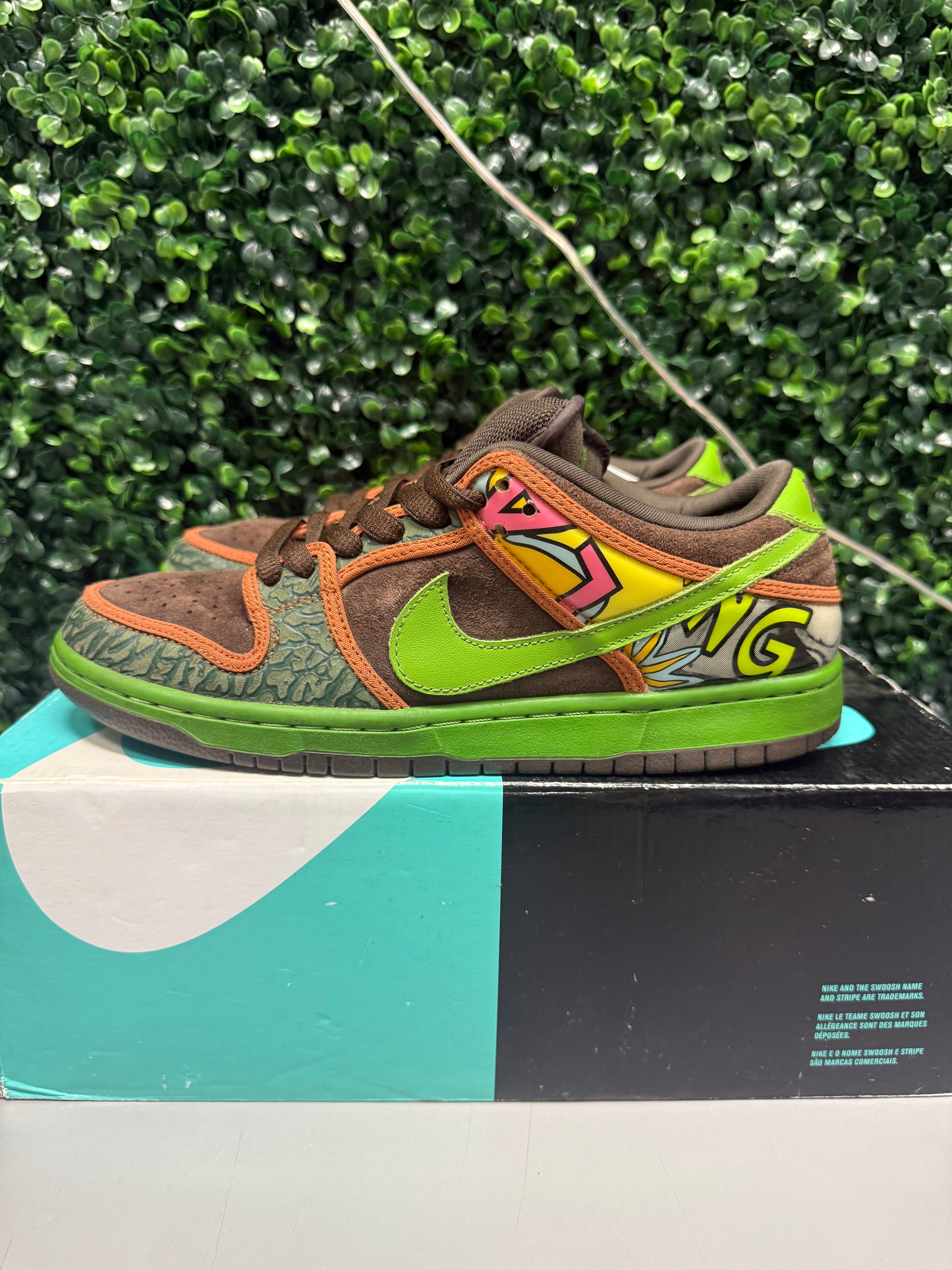 Nike SB Dunk Low "De La Soul" Size 9 Preowned