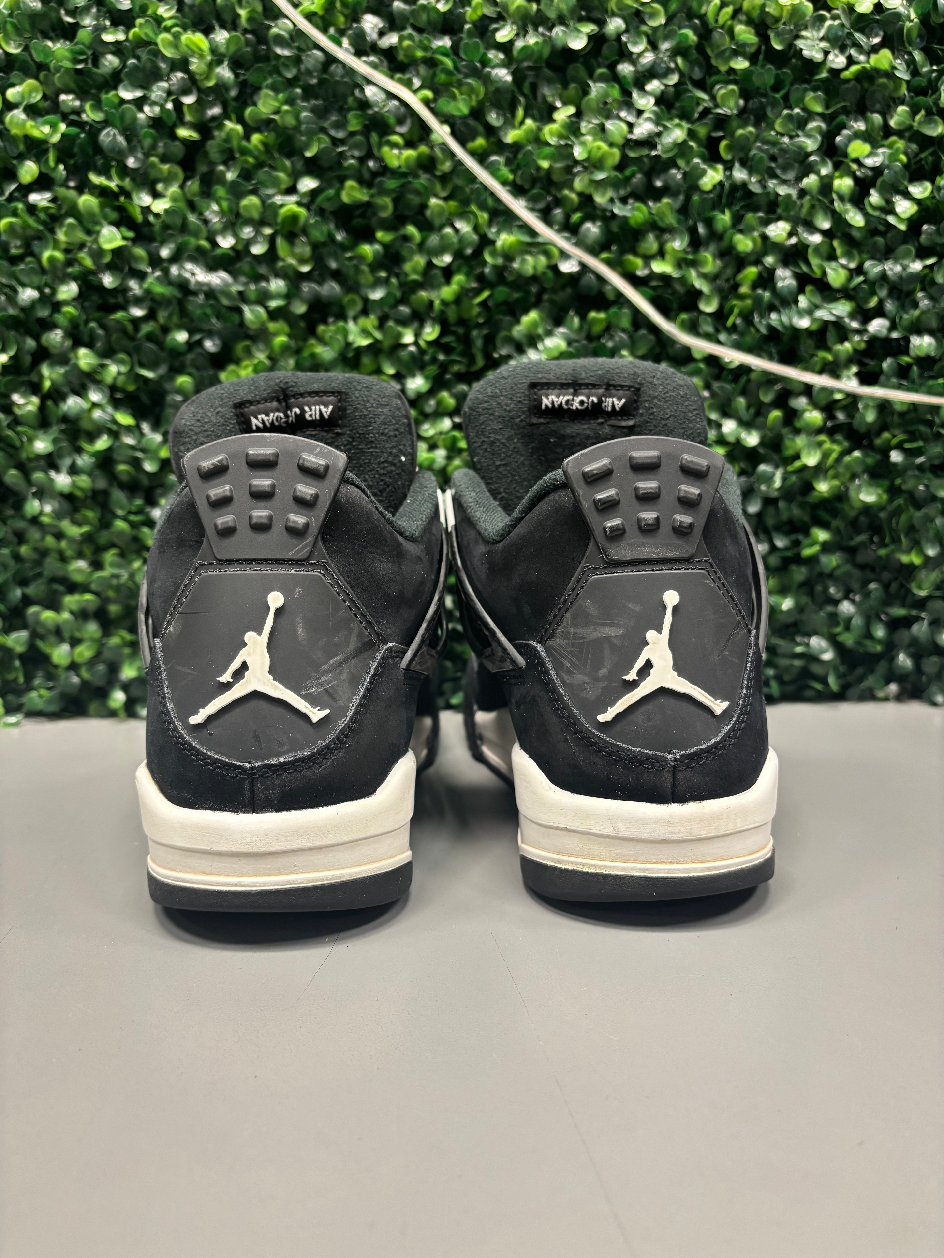 Jordan 4 "White Thunder" Size 7Y Preowned