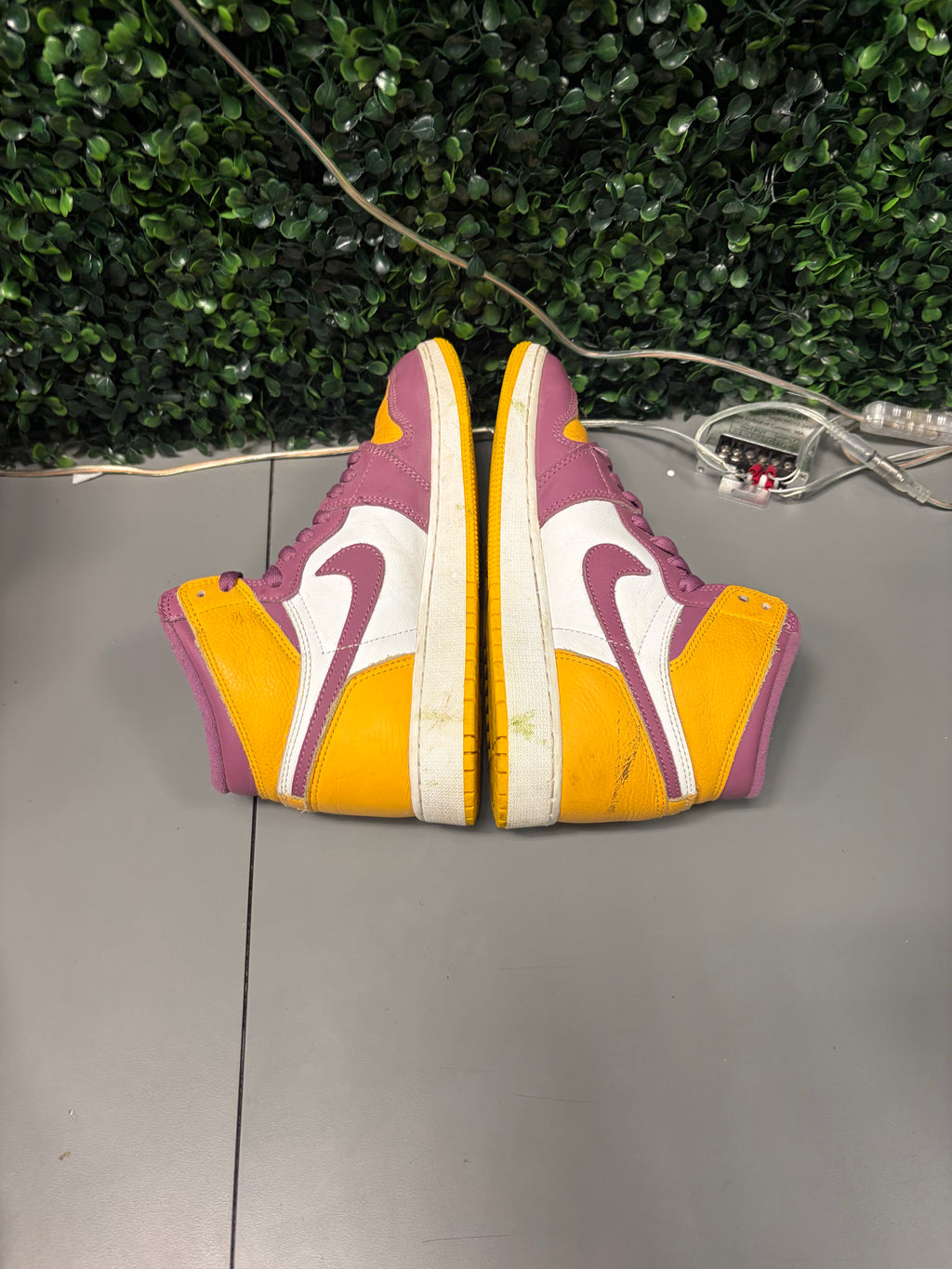 Jordan 1 Retro High OG "Brotherhood" Size 7y Preowned