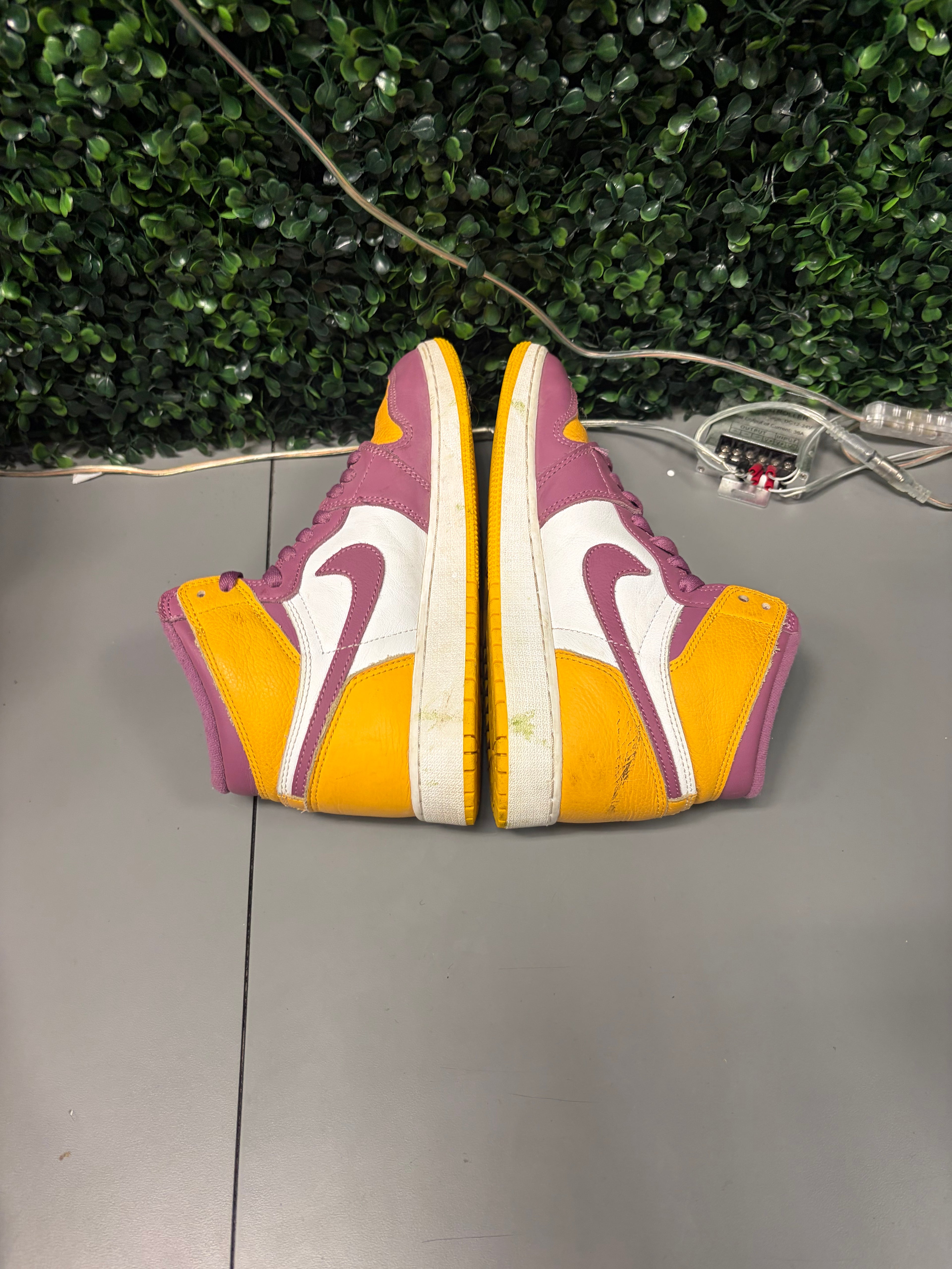 Jordan 1 Retro High OG "Brotherhood" Size 7y Preowned