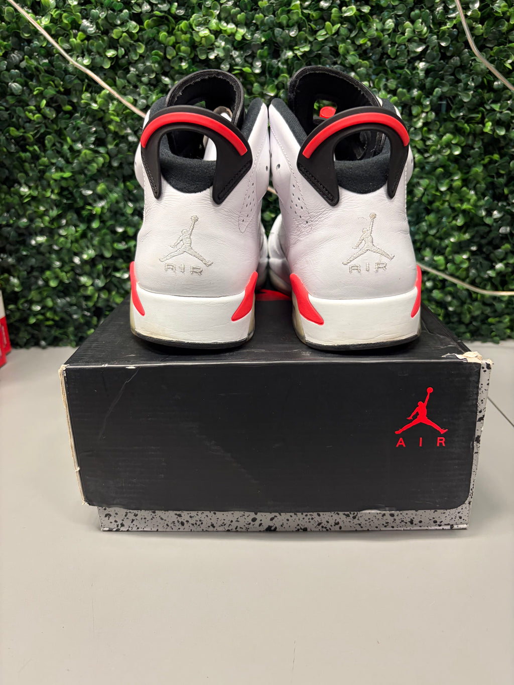 Jordan 6 Retro "Infrared White" Size 10 Preowned