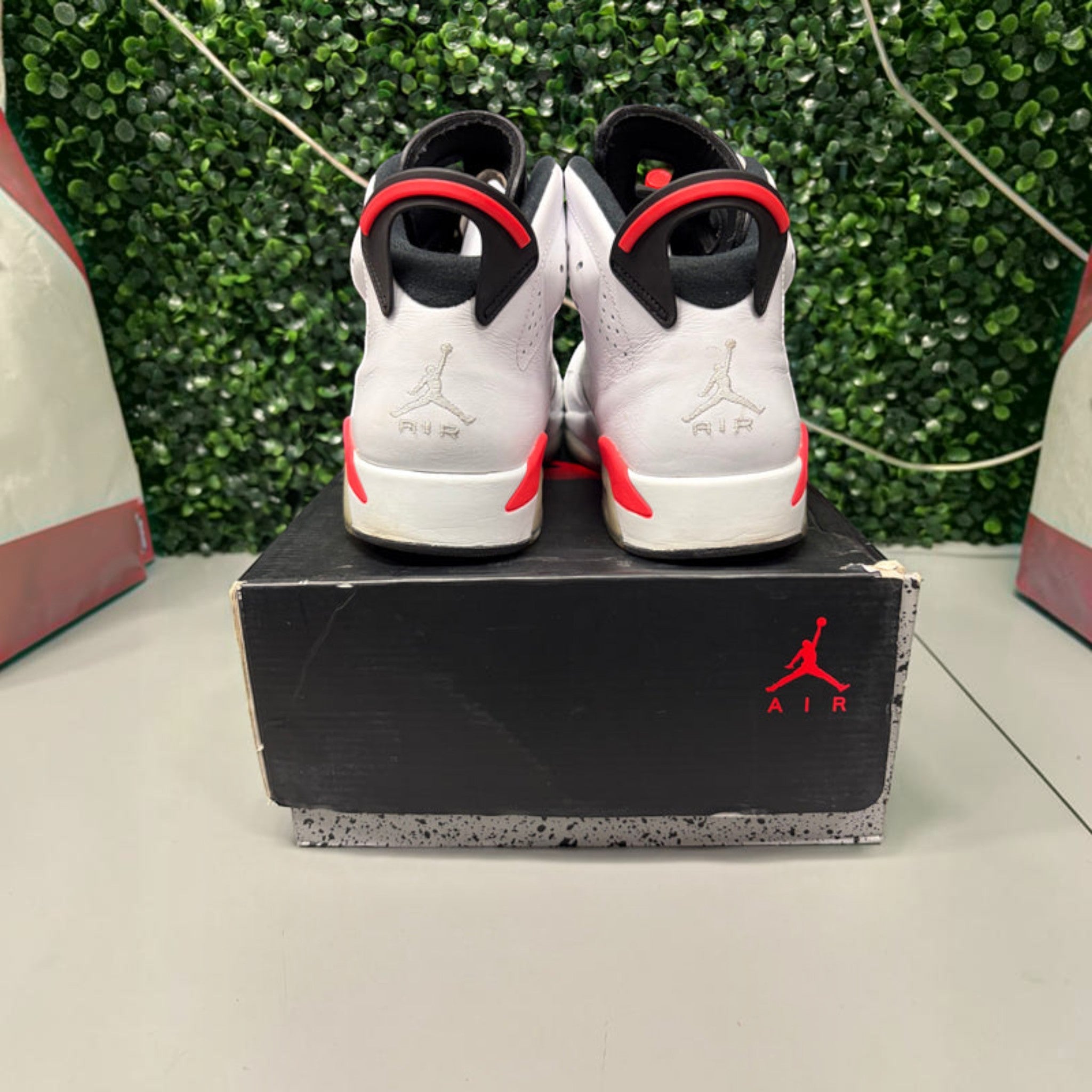 Jordan 6 Retro "Infrared White" Size 10 Preowned