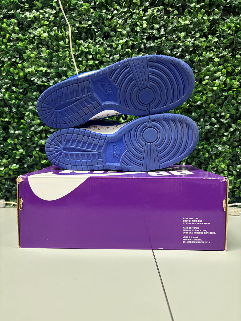 Nike SB Dunk Low Supreme Stars "Hyper Royal" Size 12 Preowned