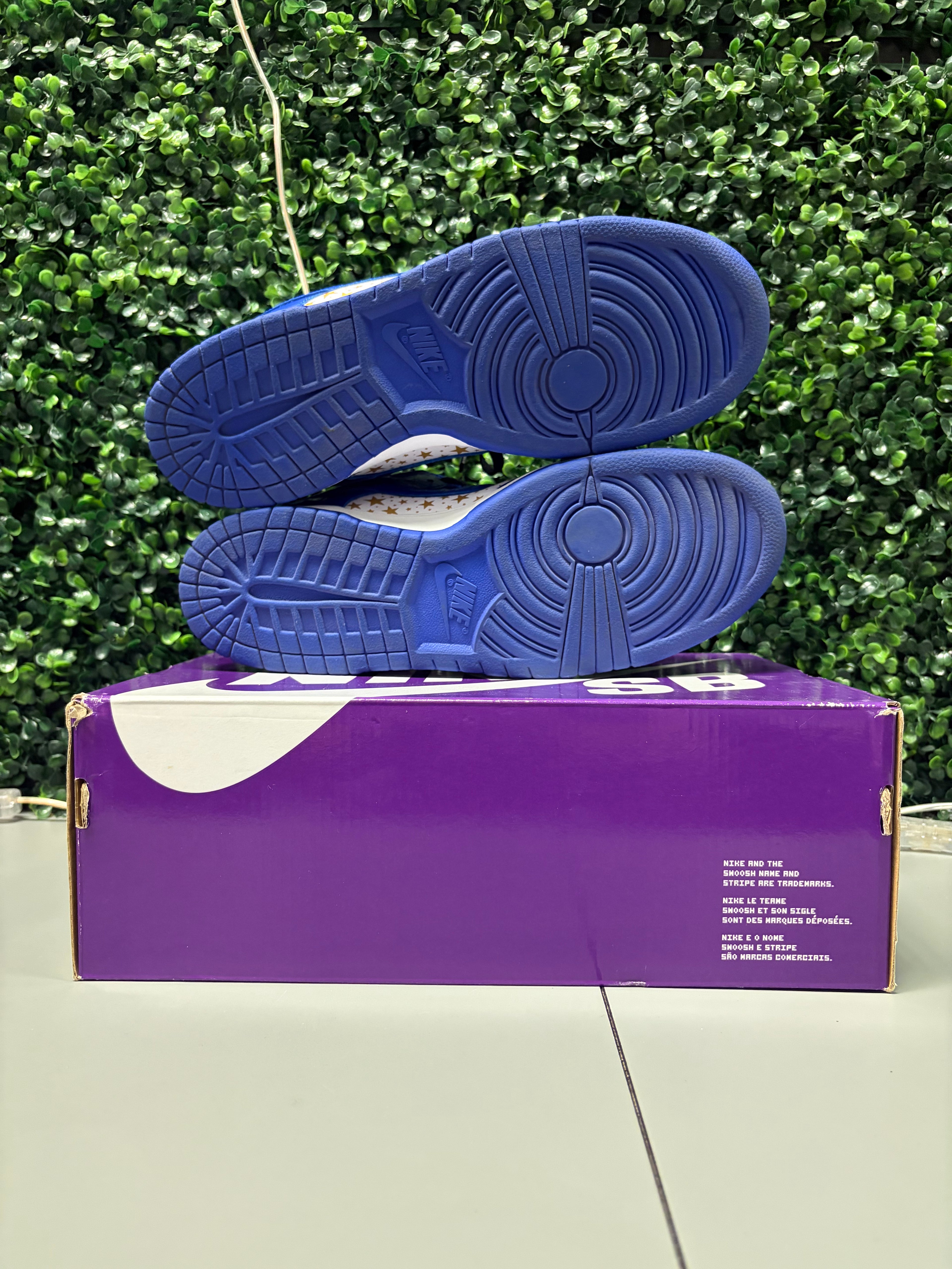 Nike SB Dunk Low Supreme Stars "Hyper Royal" Size 12 Preowned