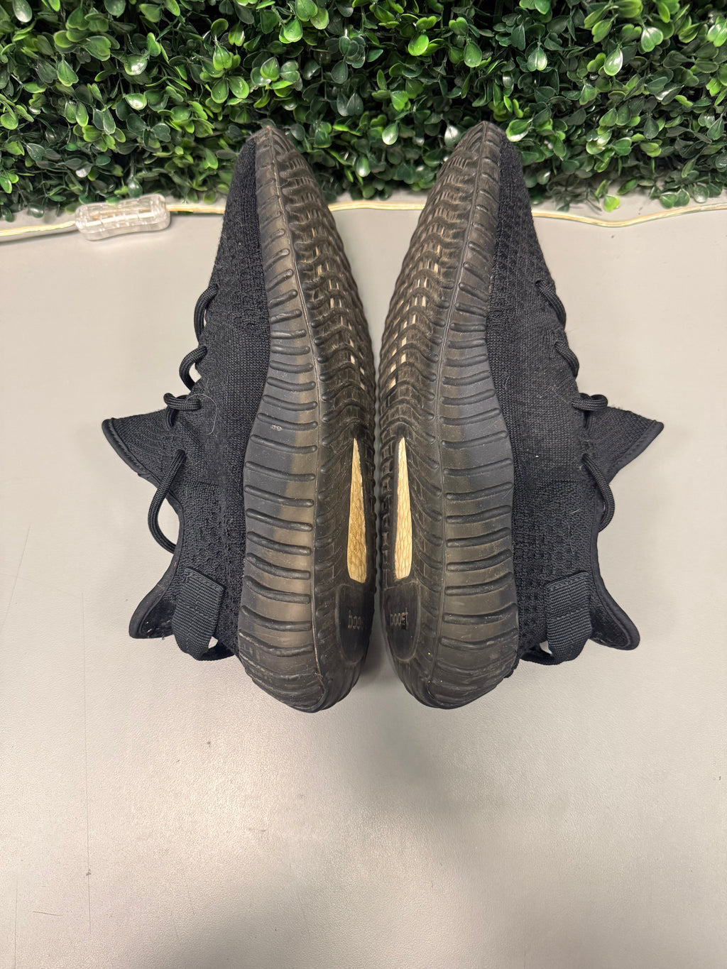 Adidas Yeezy Boost 350 V2 "Onyx" Size 10.5 Preowned