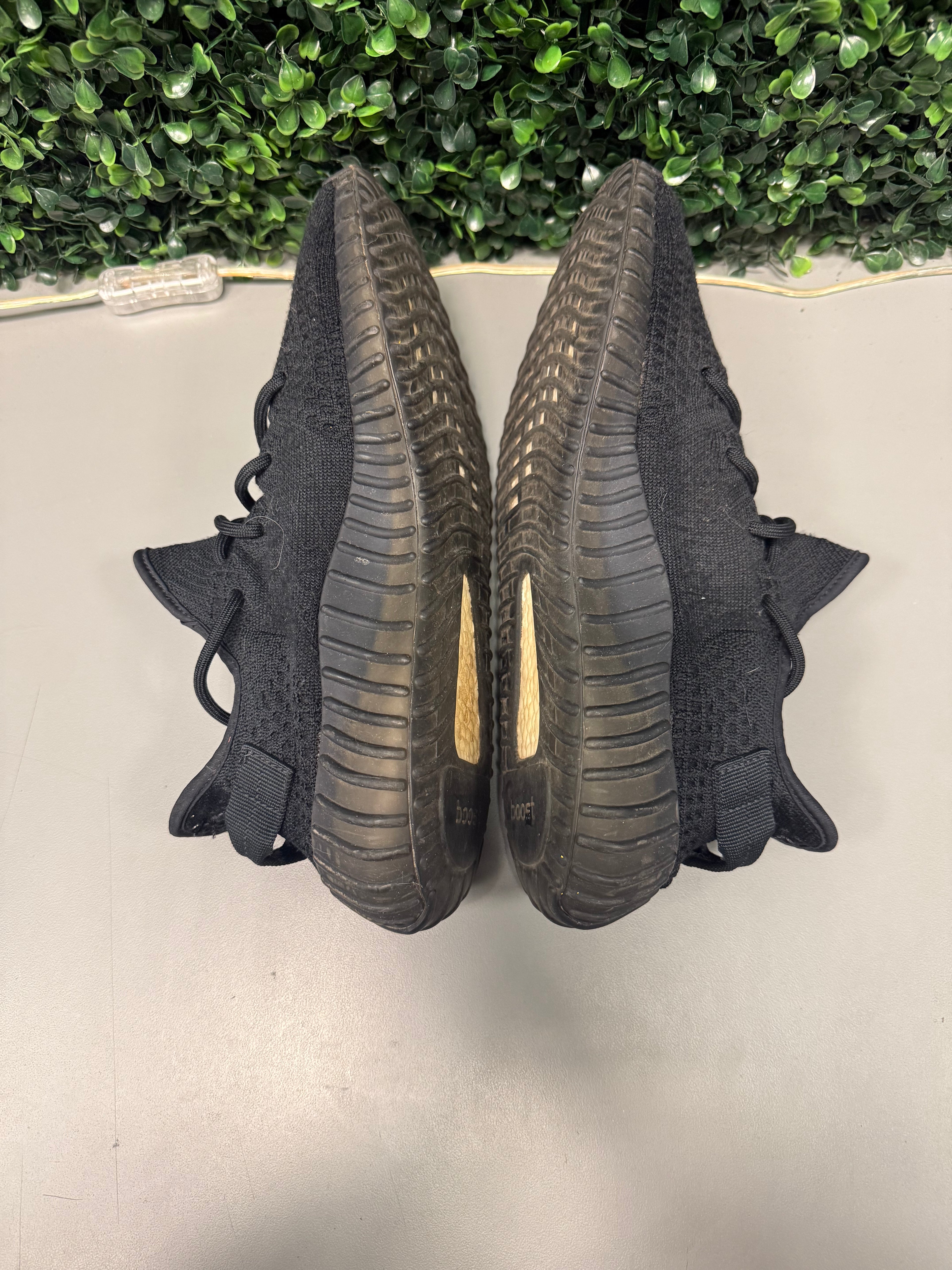 Adidas Yeezy Boost 350 V2 "Onyx" Size 10.5 Preowned