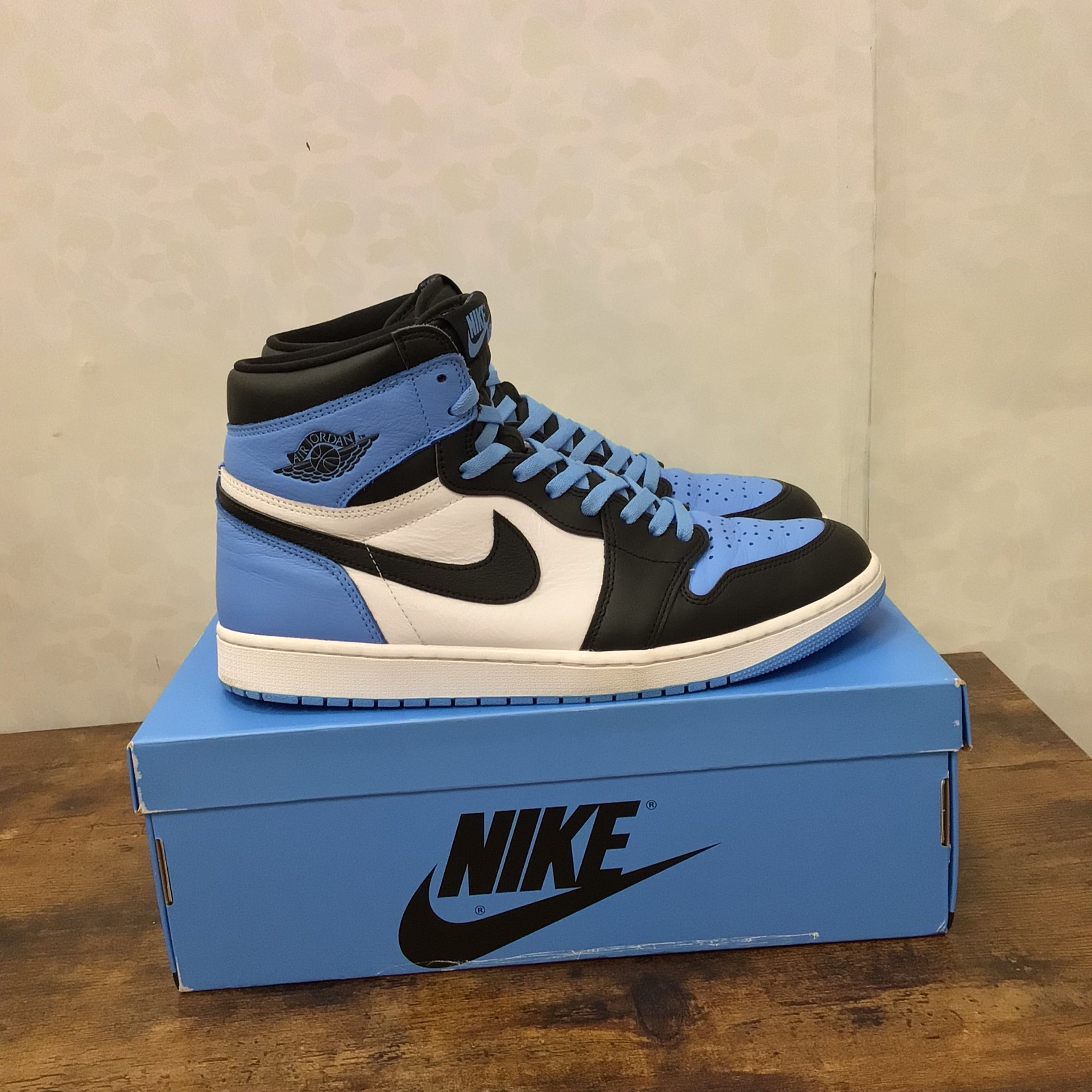 Air Jordan 1 Retro High OG UNC Toe Preowned