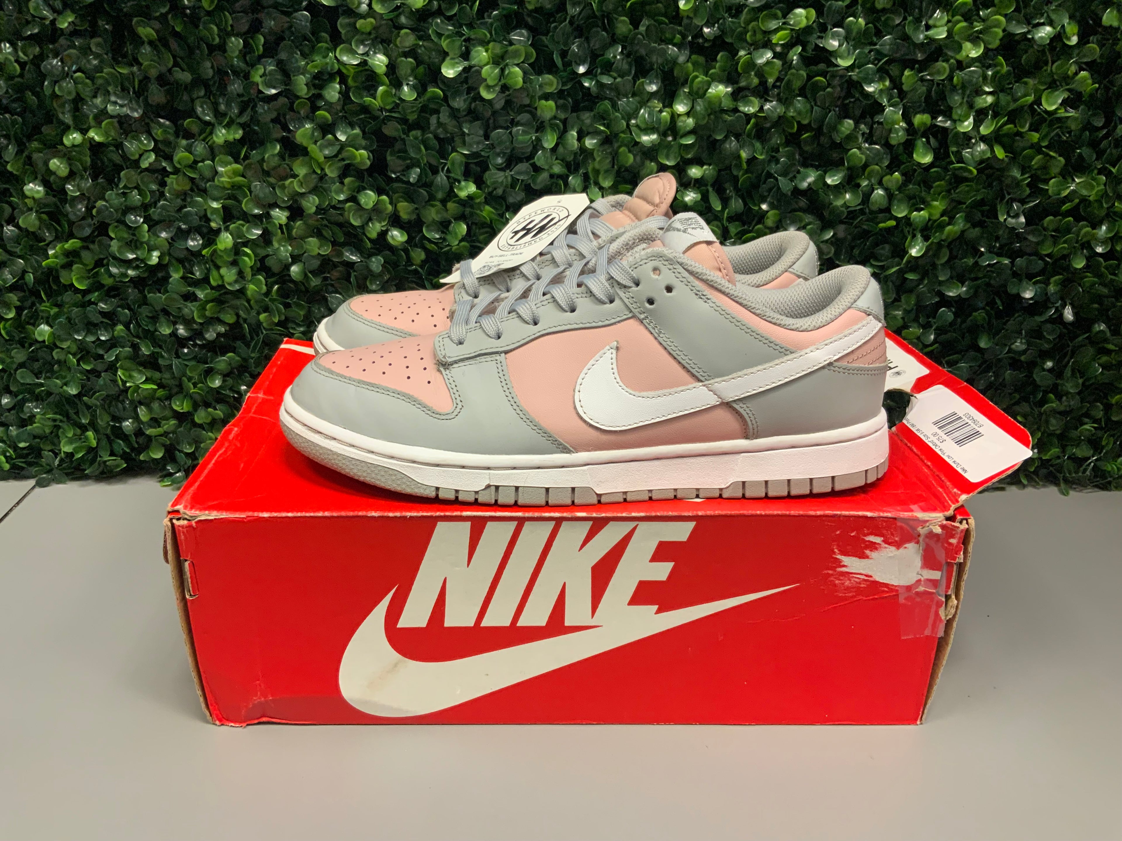 Dunk Low "Pink Oxford" Size 9.5W / 8M Preowned
