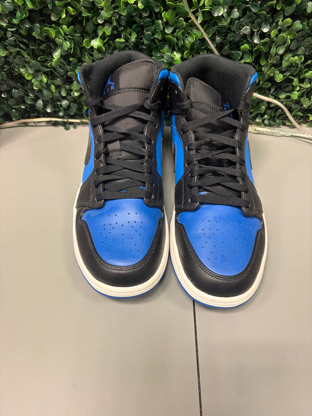 Jordan 1 Mid "Black Royal Blue" Size 10 Preowned (NO BOX)