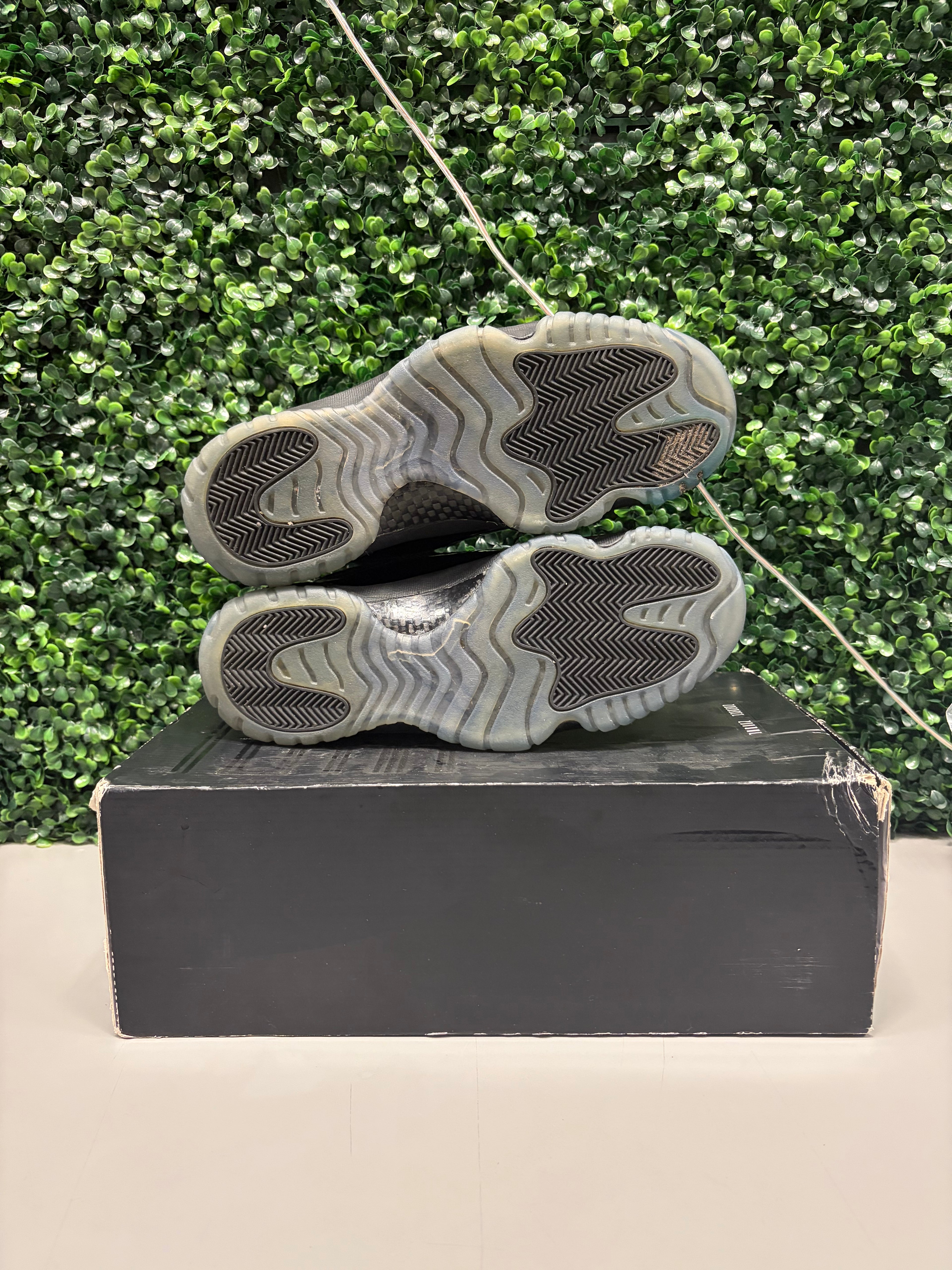 Jordan 11 "Cap and Gown" Size 11 Preowned