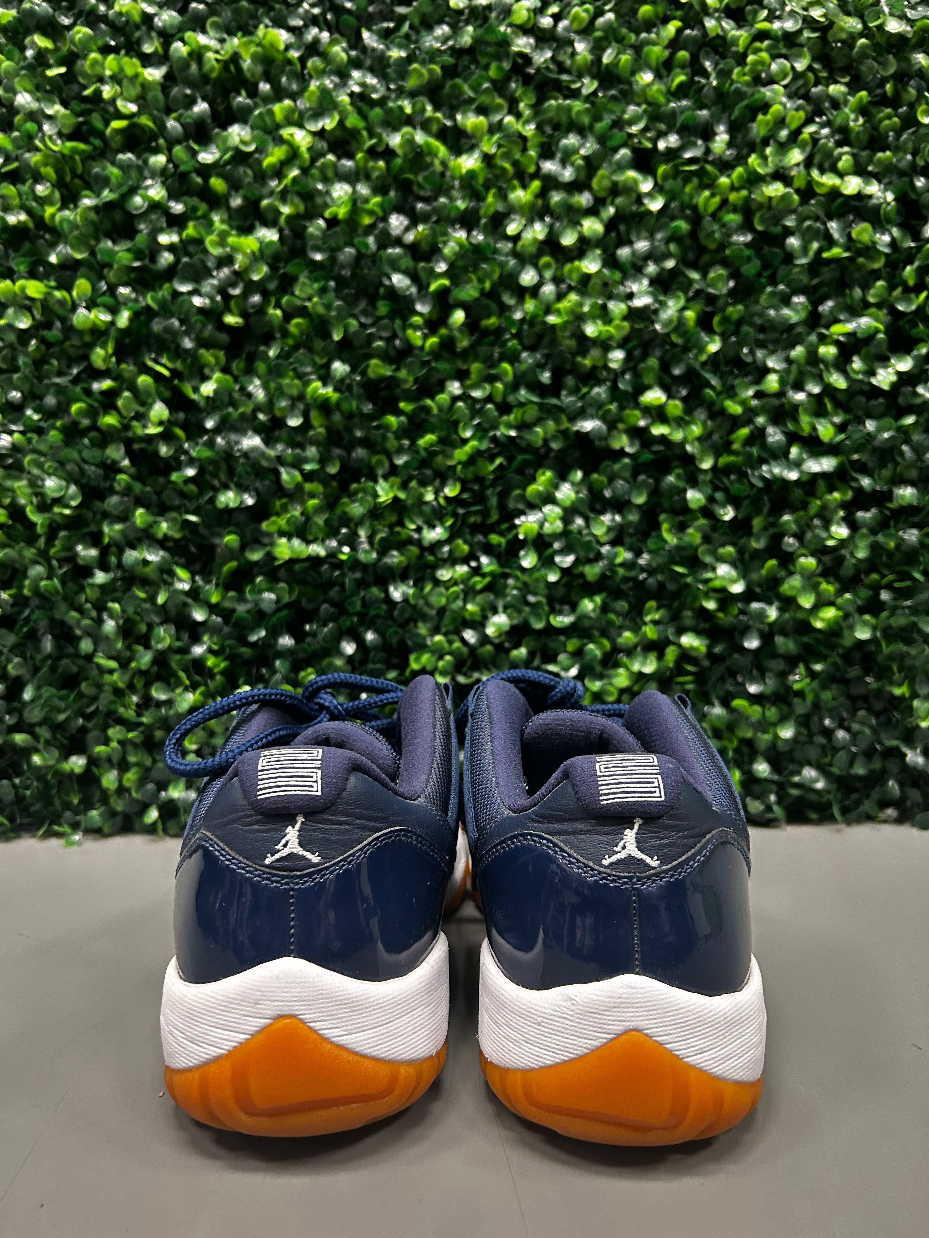 Jordan 11 Low "Navy Gum" Size 10.5 Preowned