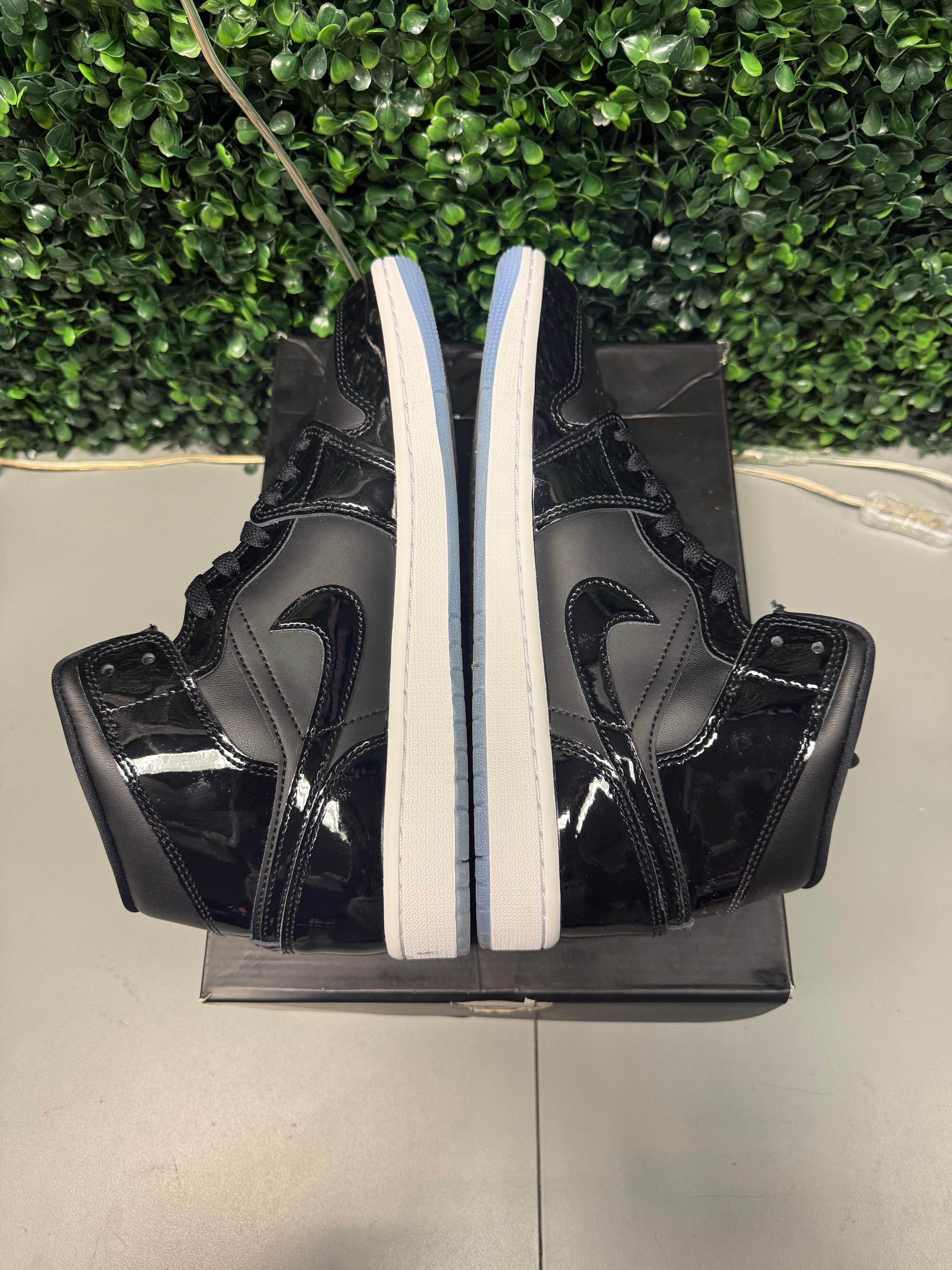 Jordan 1 Mid "Space Jam" Size 9.5 Preowned