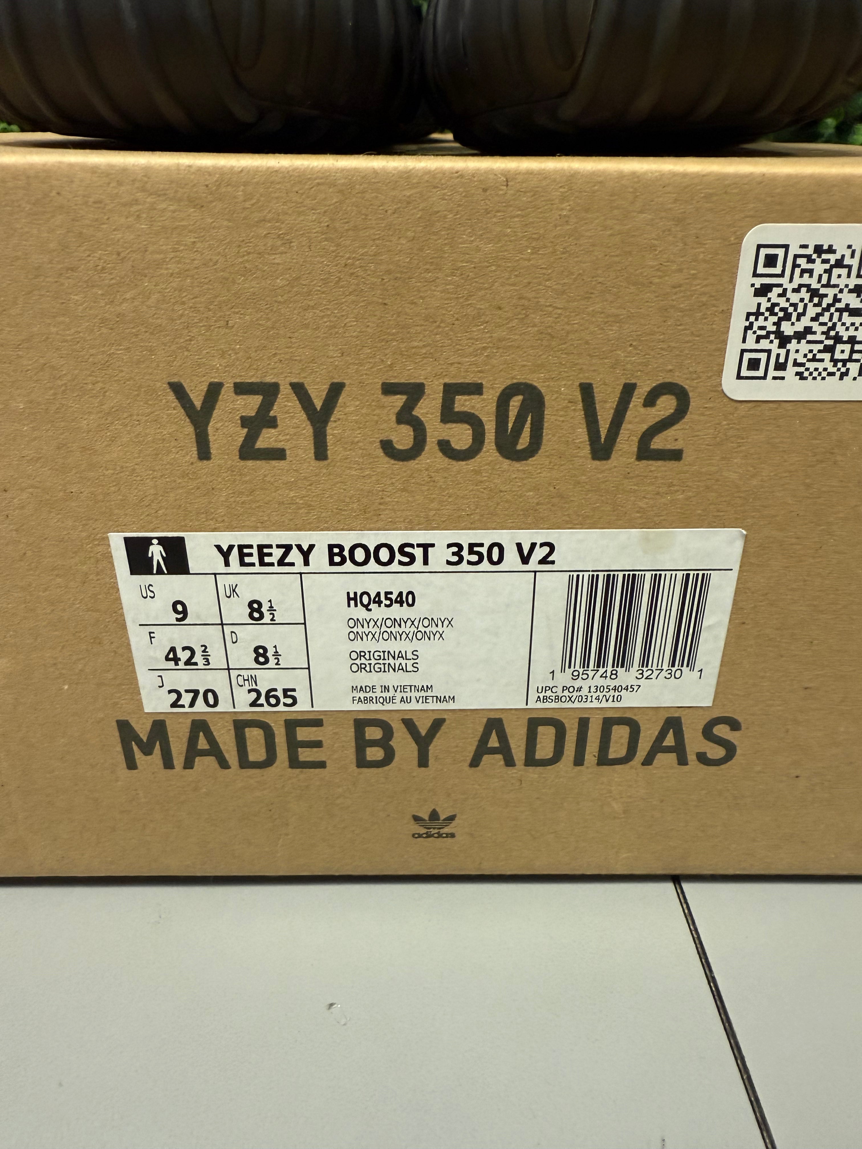 Yeezy 350 V2 "Onyx" Size 9 Preowned