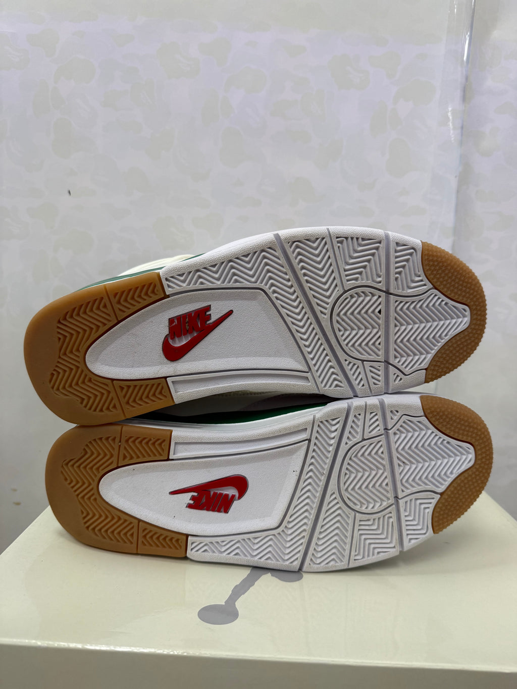 Jordan 4 SB “ Pine Green” Size 9.5 Preowned