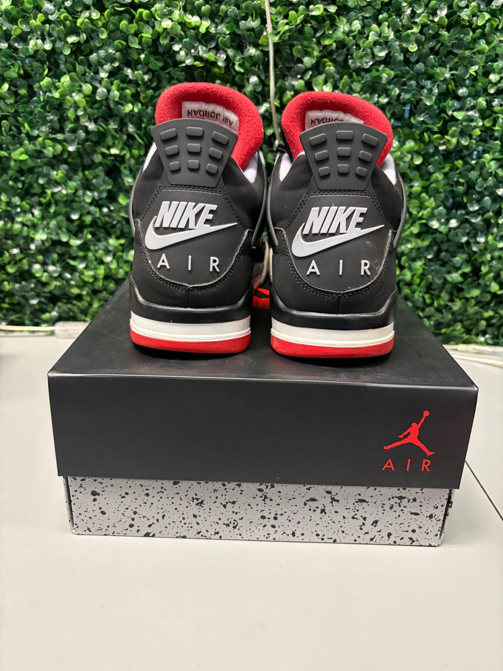 Jordan 4 Retro "Bred" (2019) Size 11 Preowned