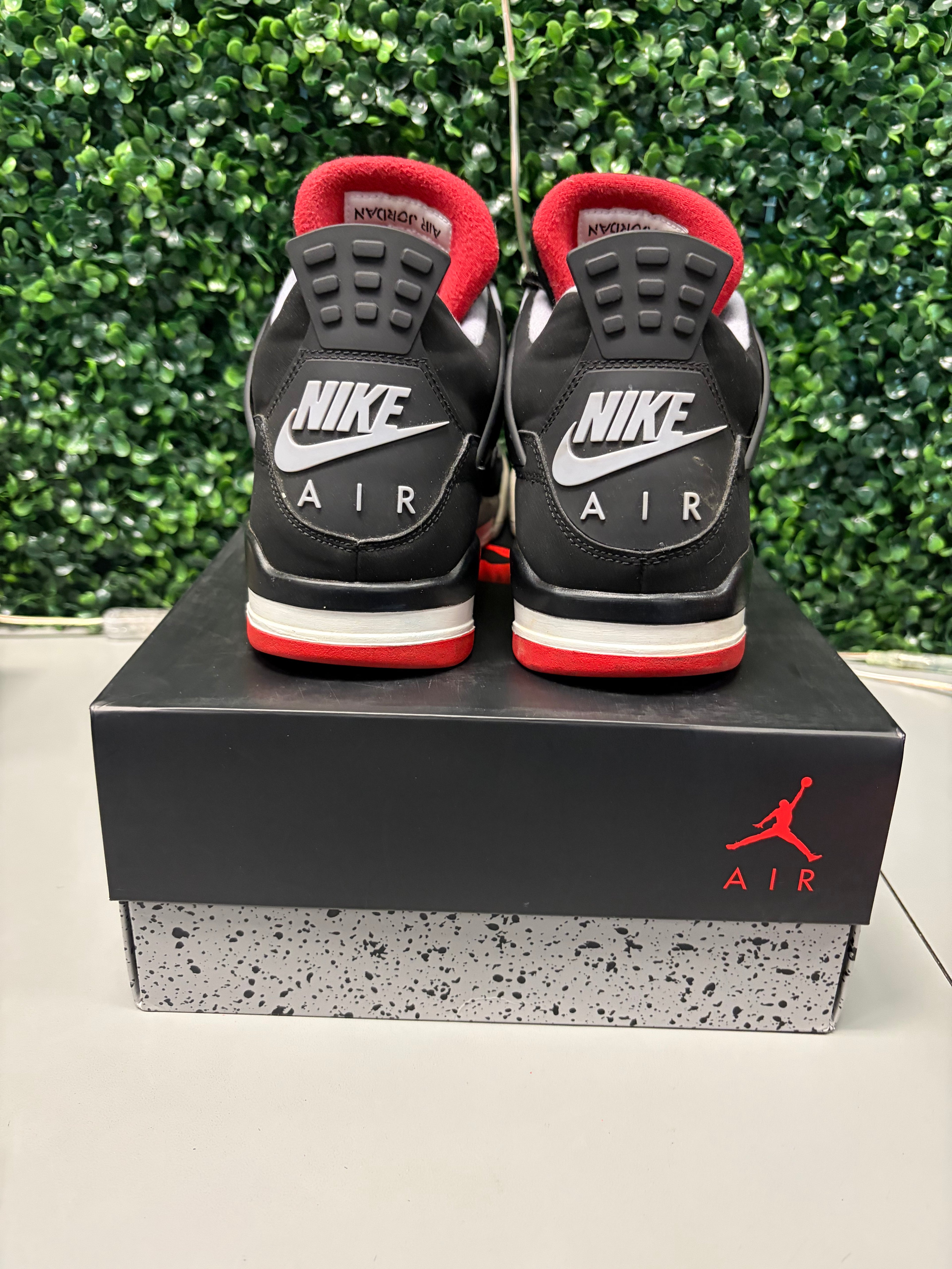 Jordan 4 Retro "Bred" (2019) Size 11 Preowned