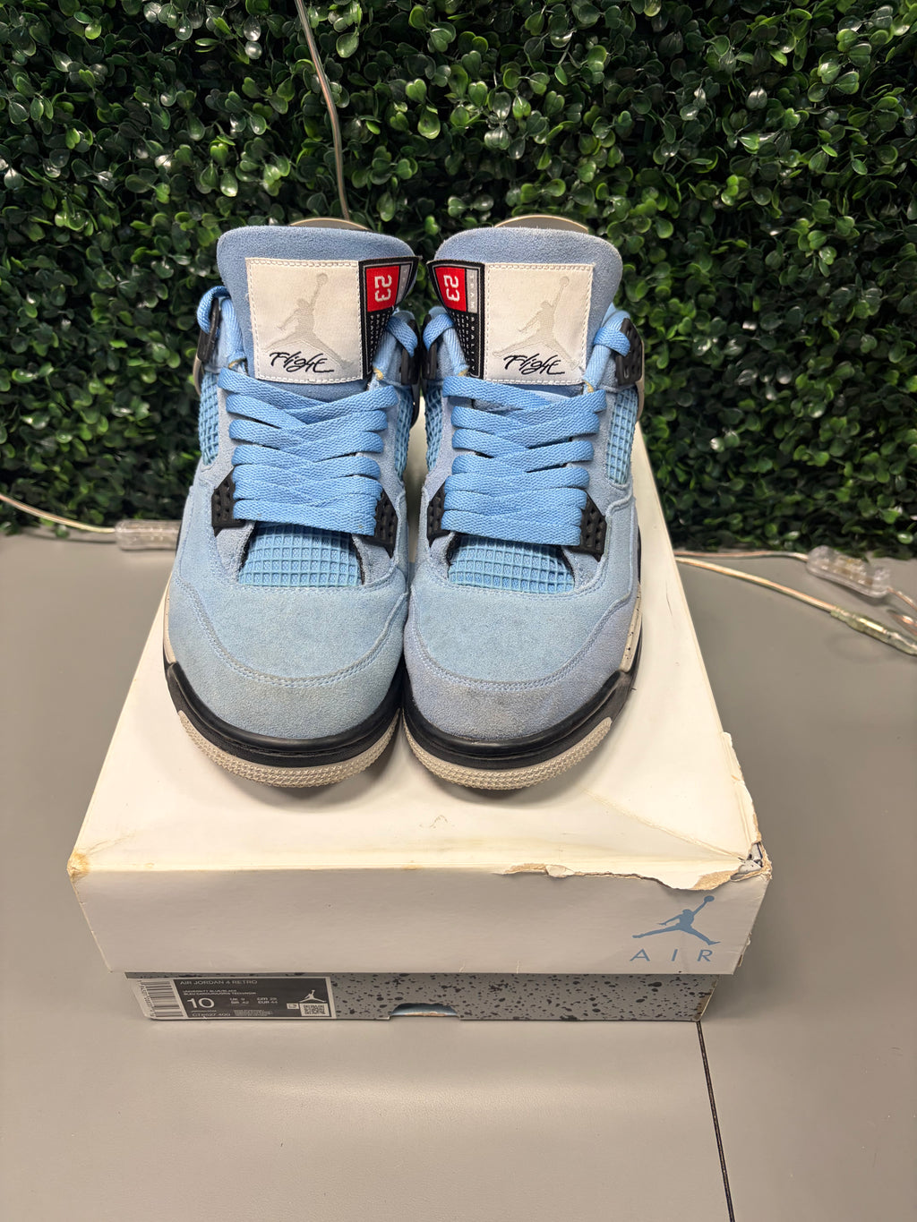 Jordan 4 Retro "University Blue" Size 10 Preowned