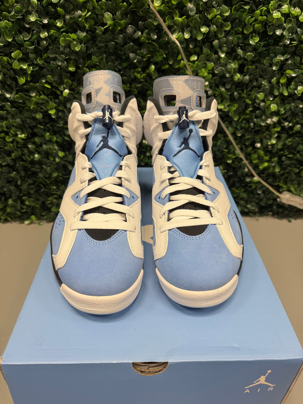Jordan 6 "UNC" Size 8.5 Preowned