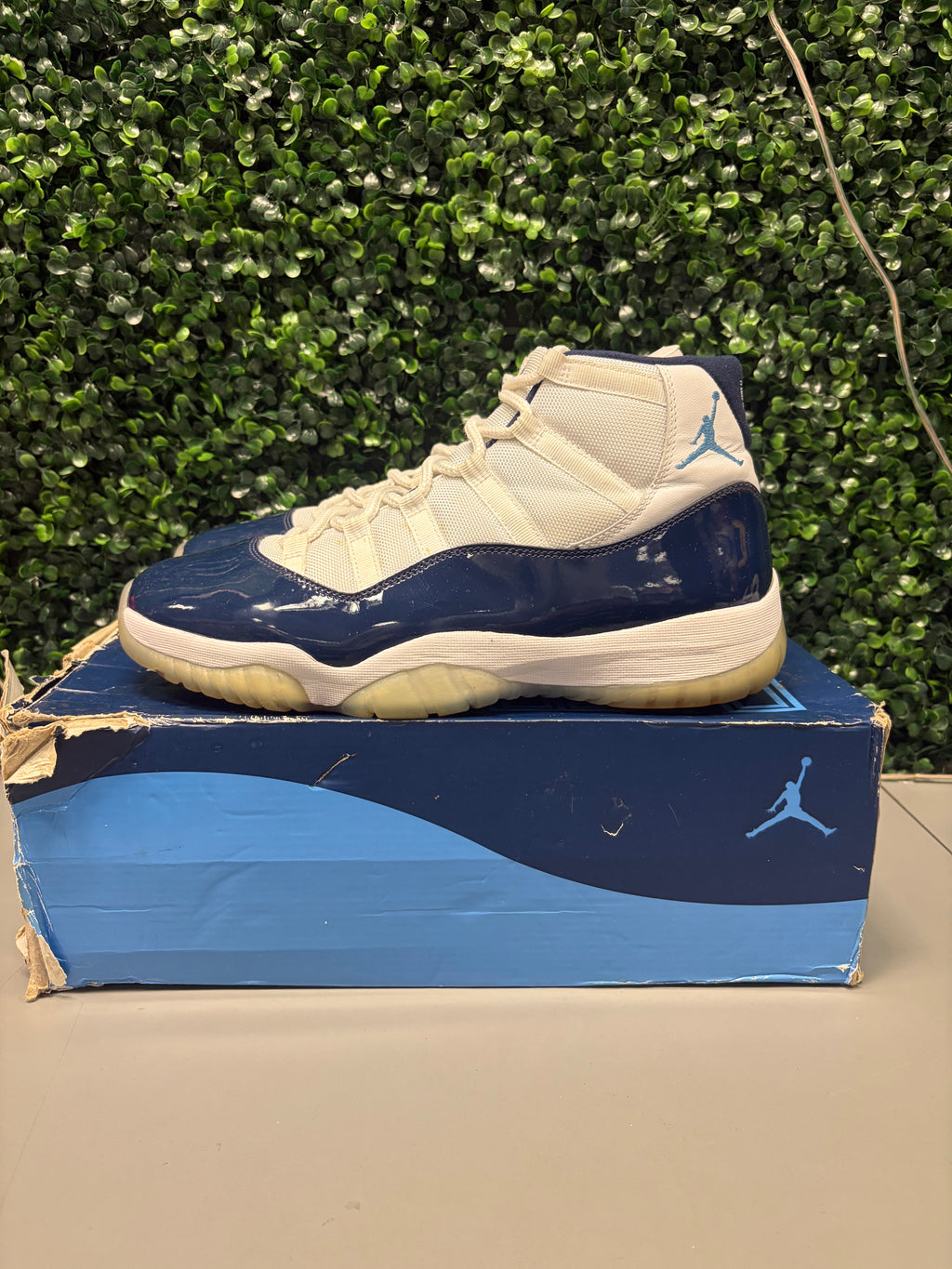 Jordan 11 Retro "UNC Win Like 82" Size 12 Preowned