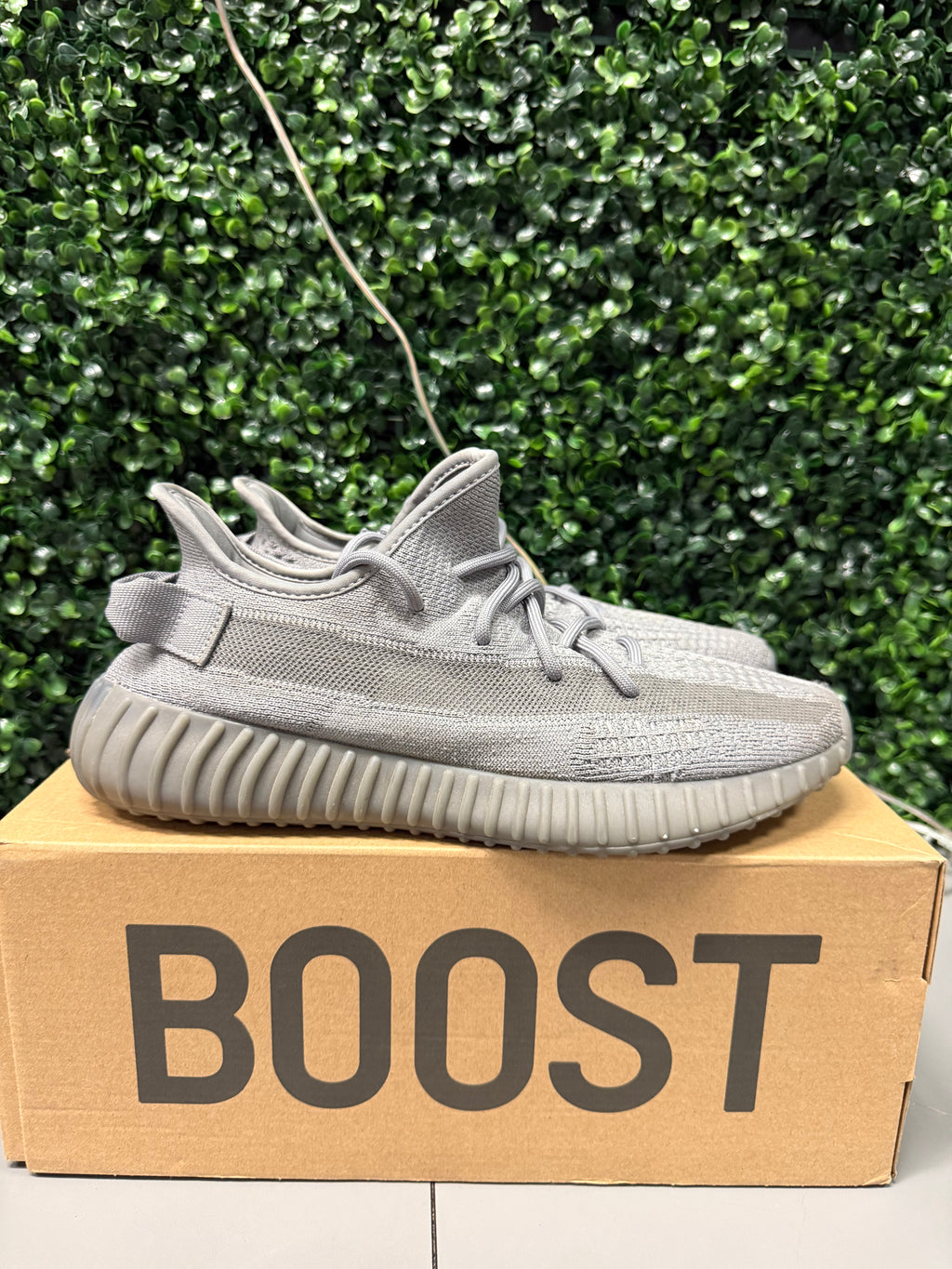 Yeezy 350 V2 "Steel Grey" Size 10.5 Preowned