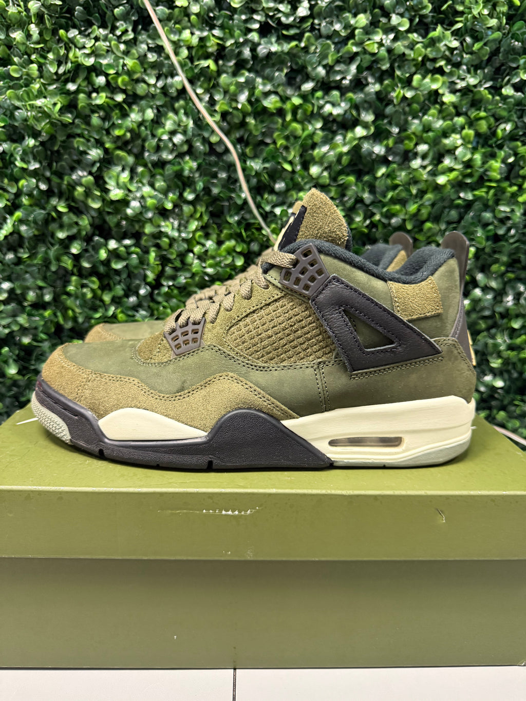 Jordan 4 "Craft Olive" Size 9.5 Preowned