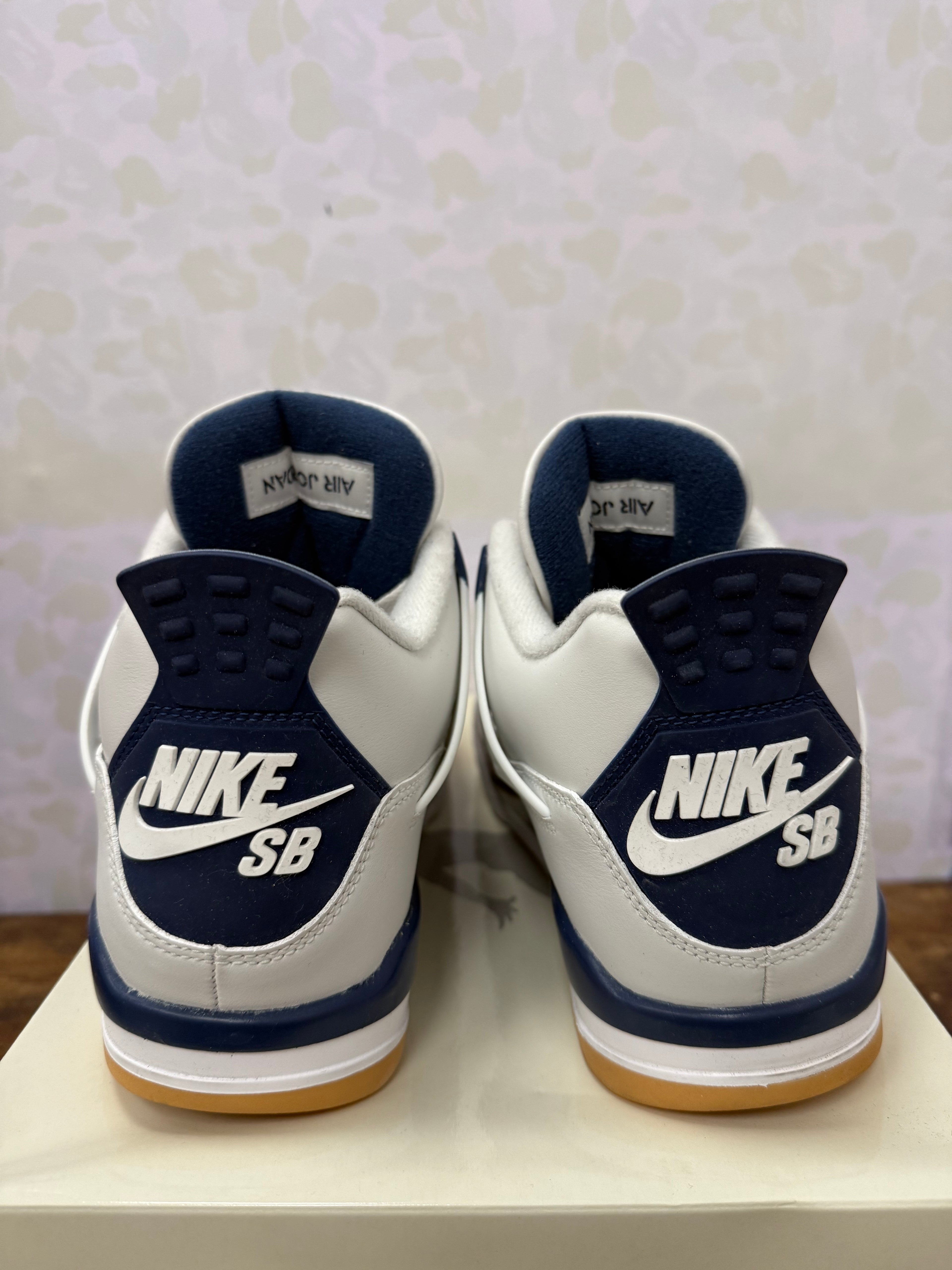 Jordan 4 SB “Navy” Size 8.5 Preowned