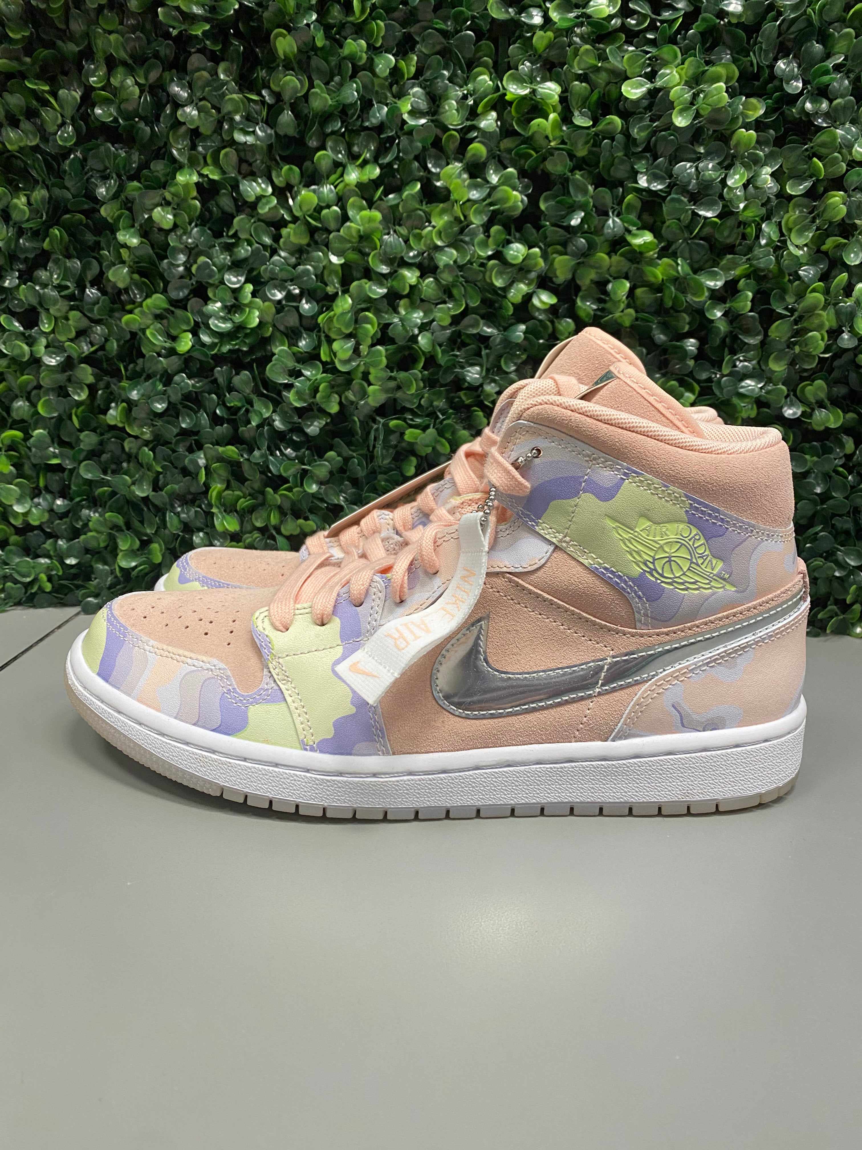 Jordan 1 Mid "HER" Size 9W / 7.5Y Preowned