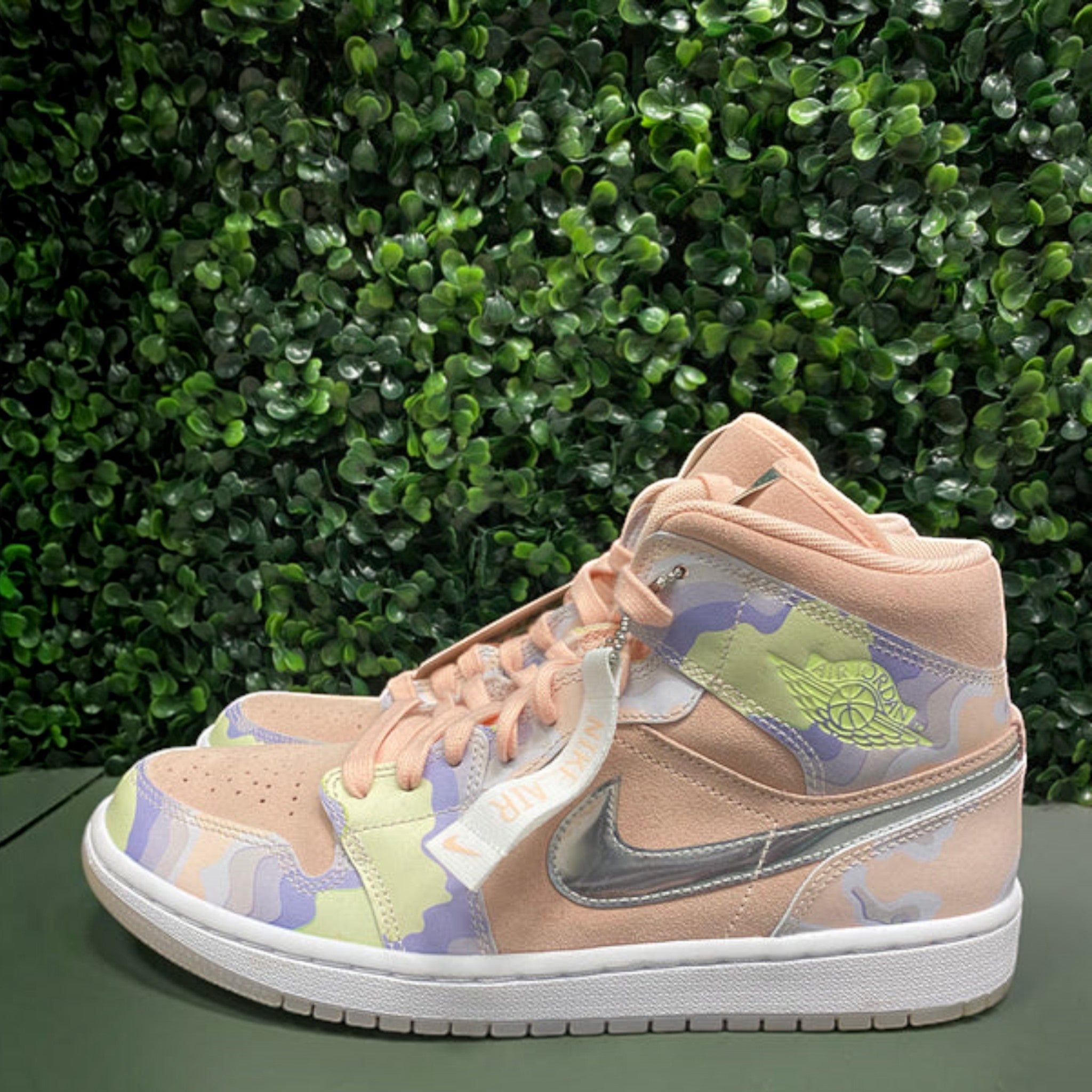 Jordan 1 Mid "HER" Size 9W / 7.5Y Preowned