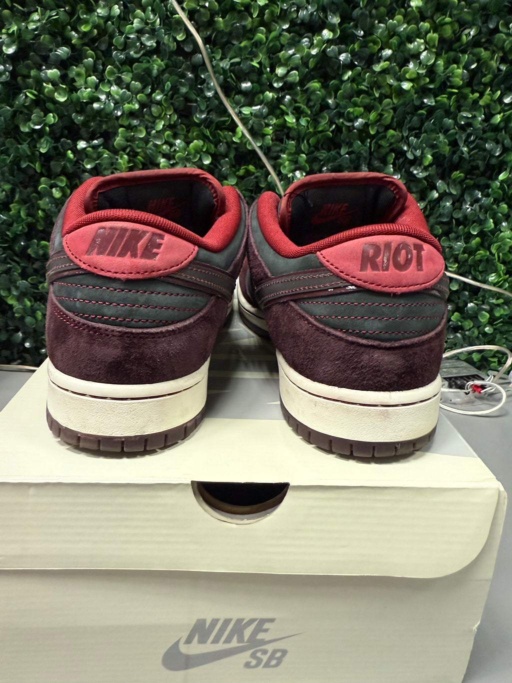 Nike SB Dunk Low "Riot Skateshop" Size 9.5 Preowned
