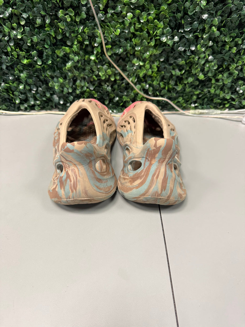 Yeezy Foam RNNR "MX Sand Grey" Size 7 Preowned