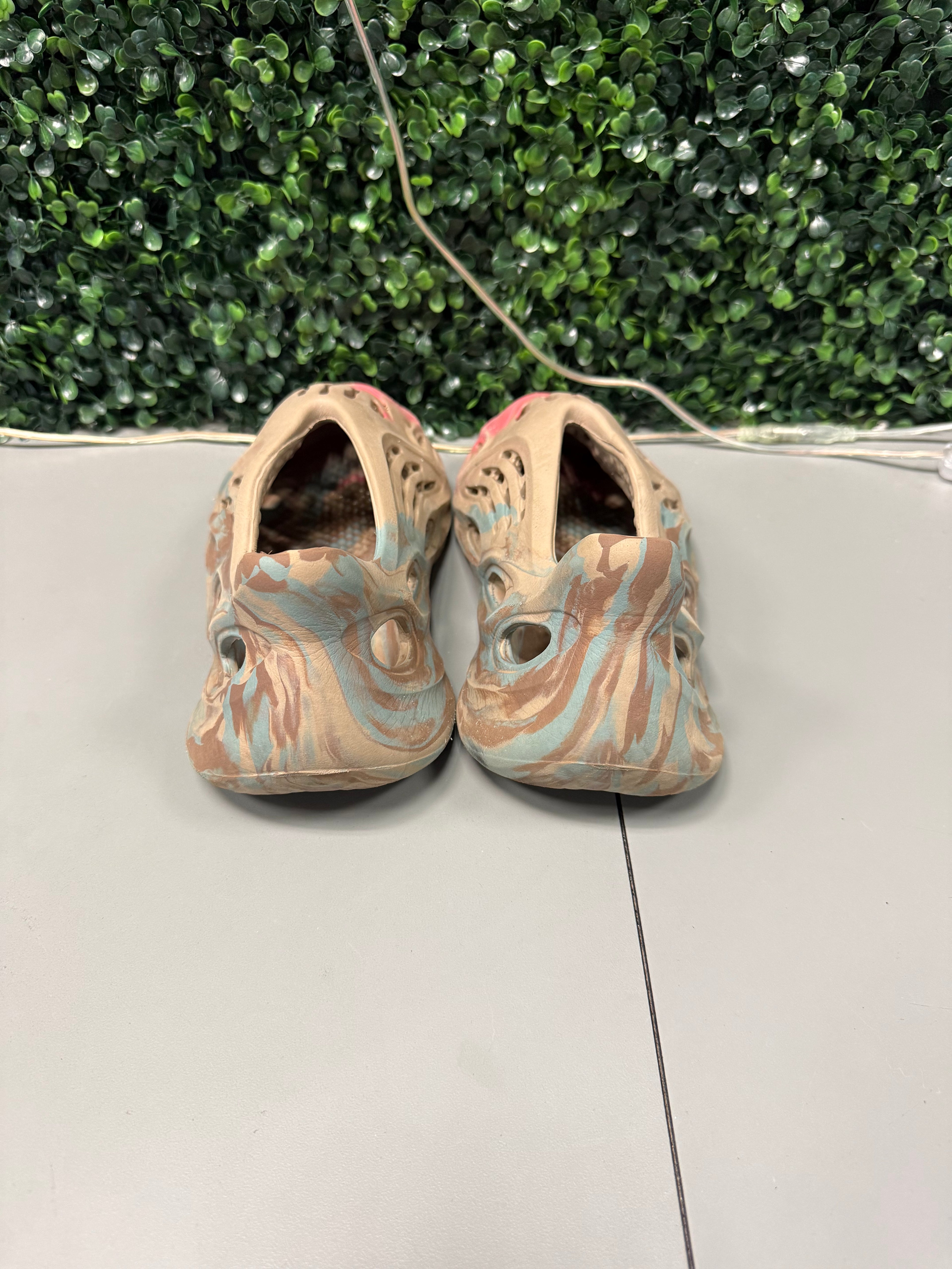 Yeezy Foam RNNR "MX Sand Grey" Size 7 Preowned