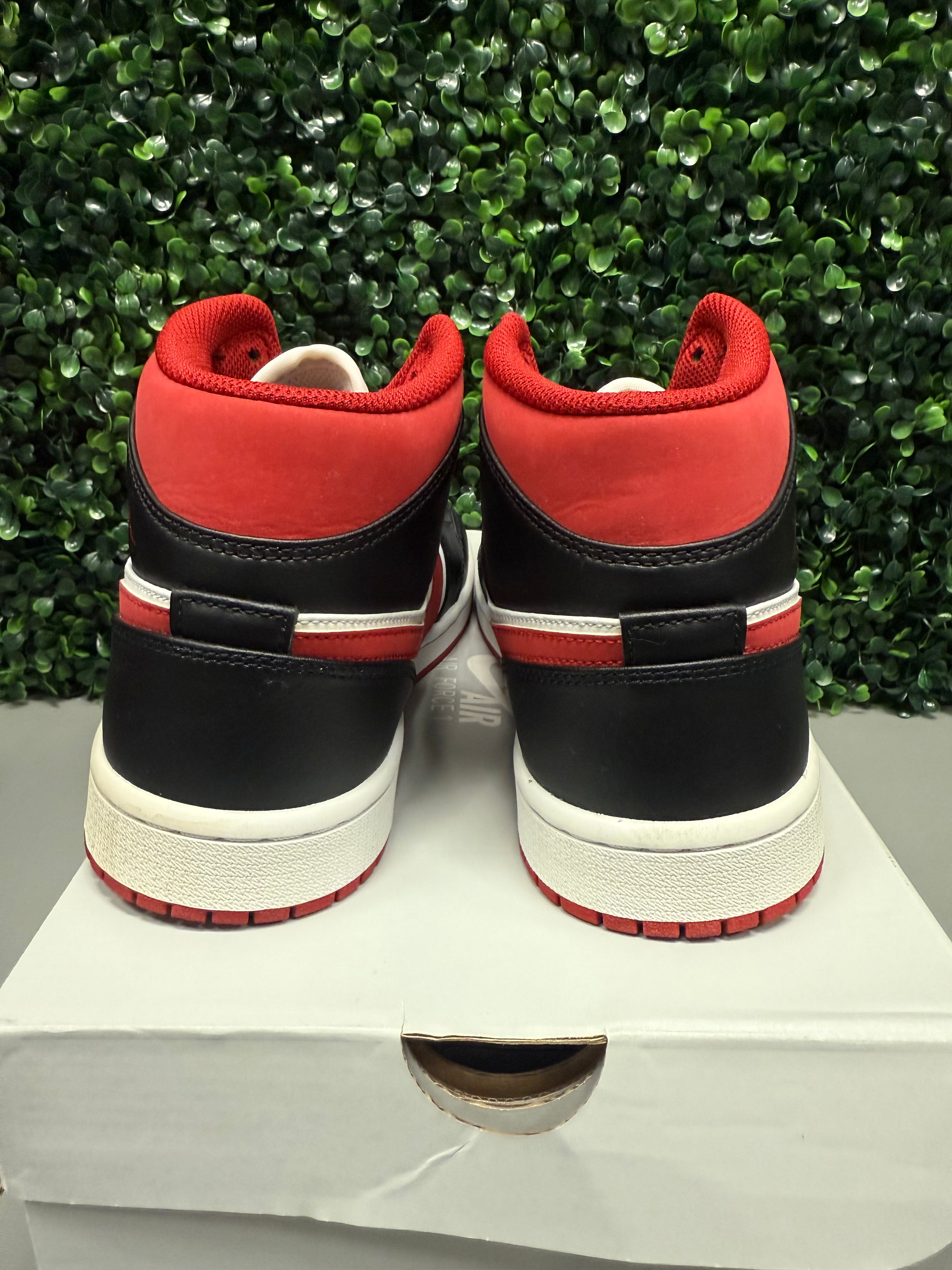 Jordan 1 Mid “Gym Red” Size 7.5 Preowned