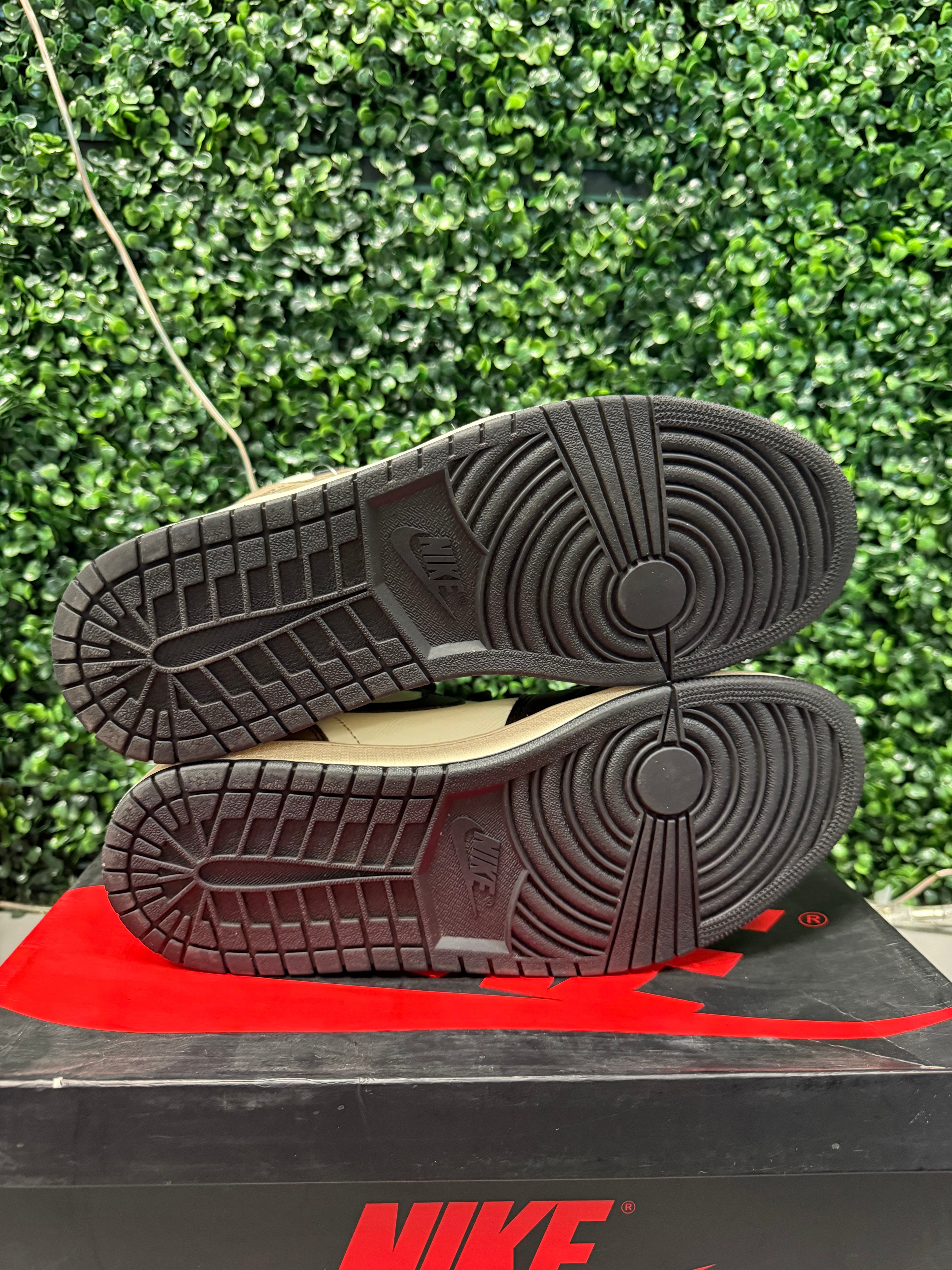 Jordan 1 High " Mocha" Size 12.5 Preowned