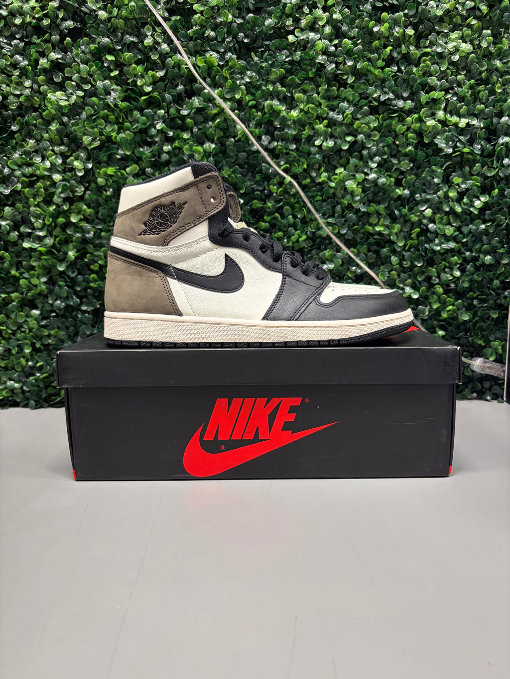 Jordan 1 High "Mocha" Size 10.5 Preowned