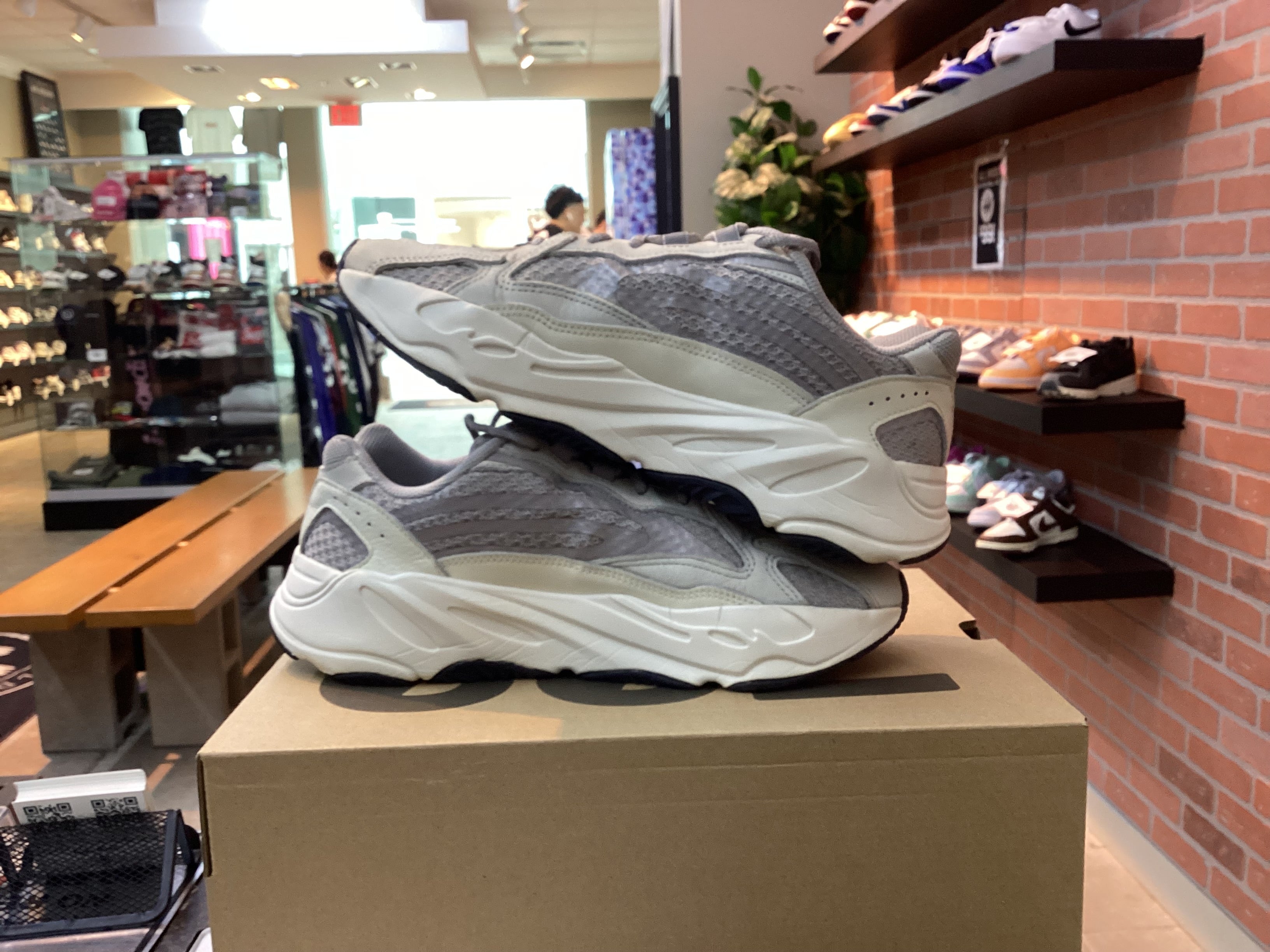 Yeezy 700 V2 “Static” Size 9.5 Preowned