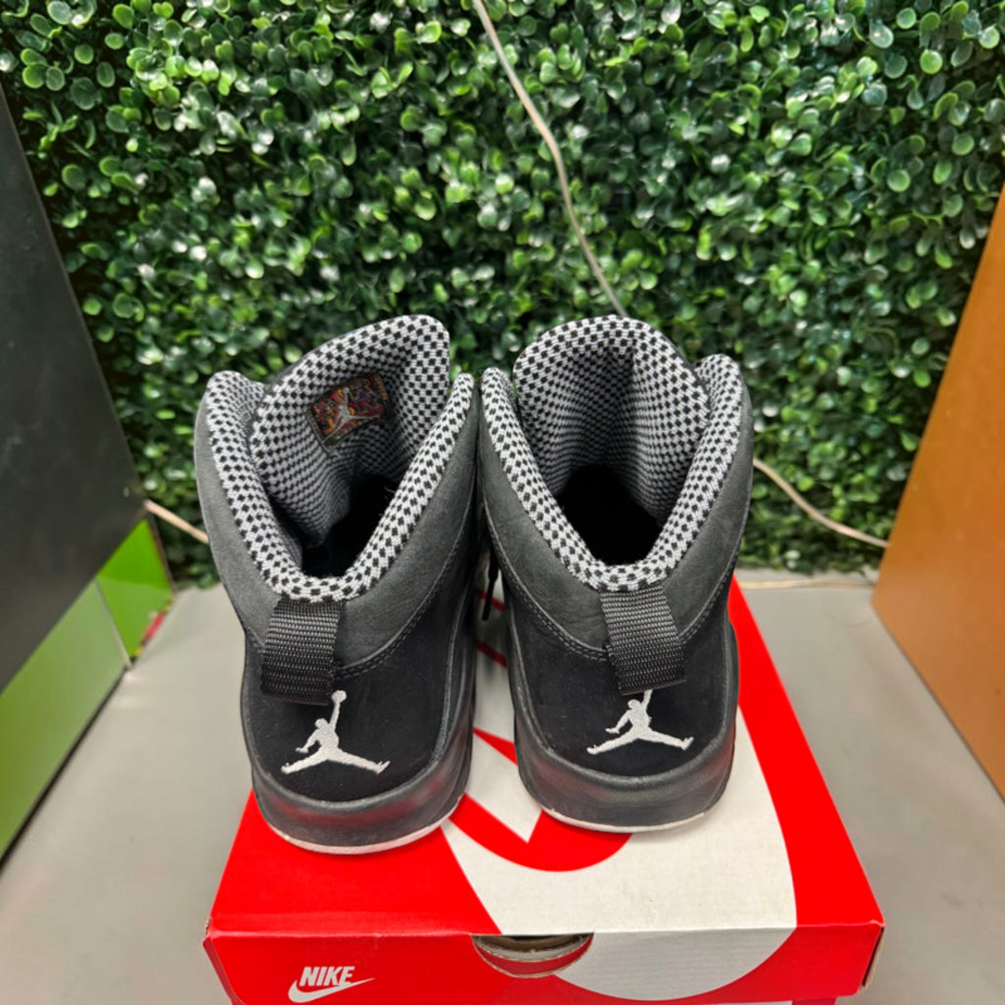 Jordan 10 Retro "Stealth" (2012) Size 11 Preowned