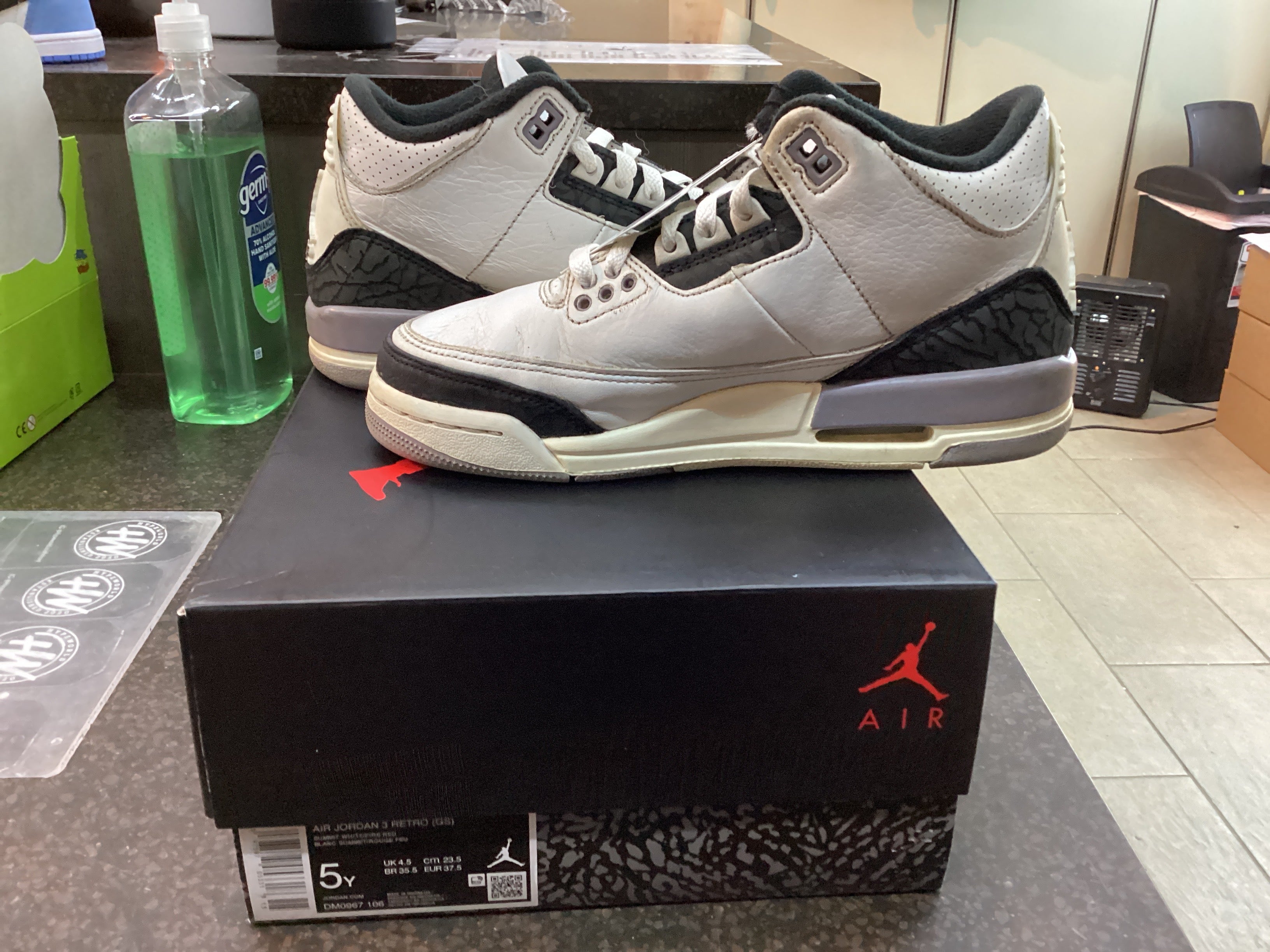 Jordan 3 “Cement Grey” Size 5Y Preowned
