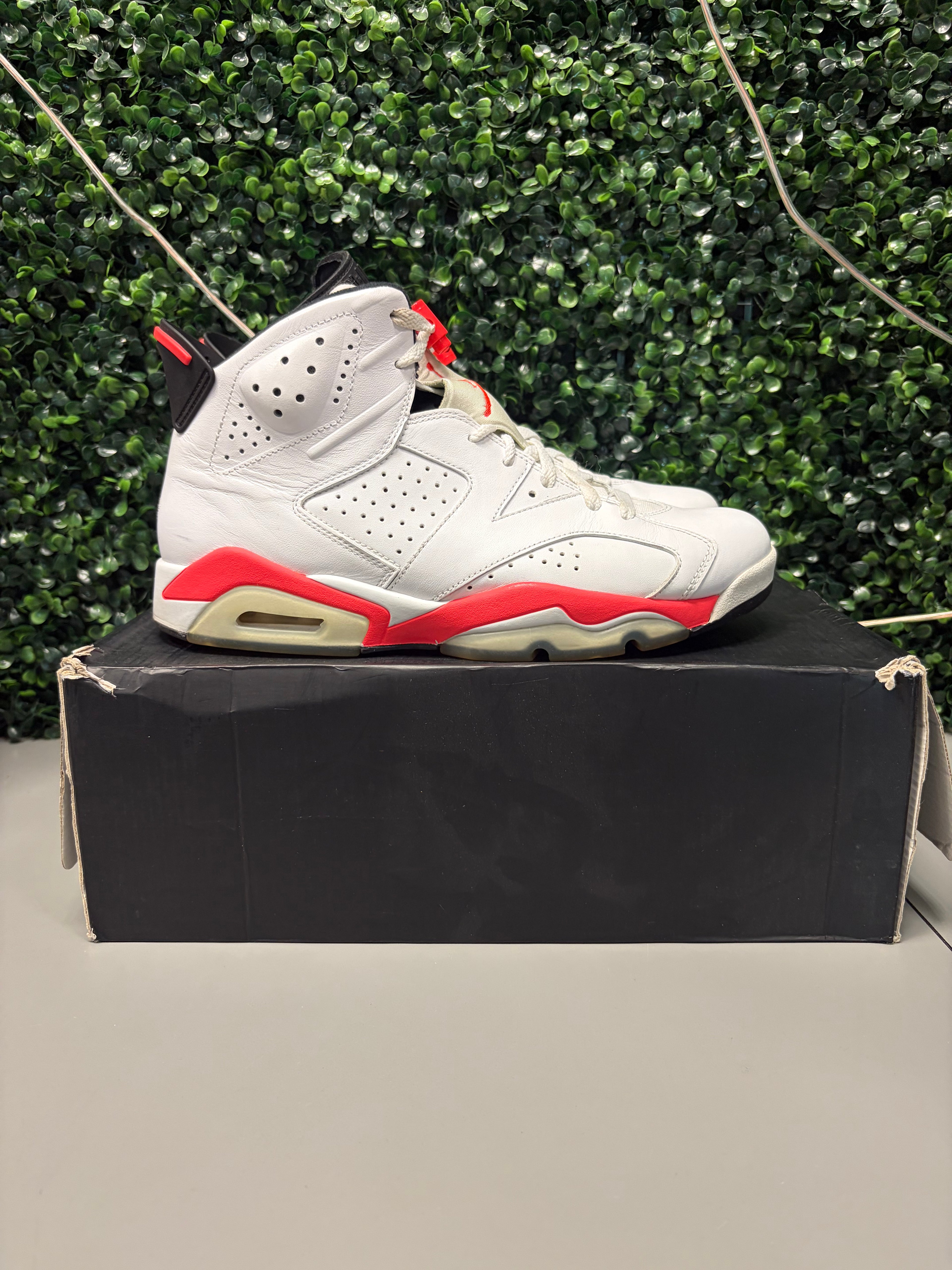 Jordan 6 Retro "Infrared White" Size 10 Preowned
